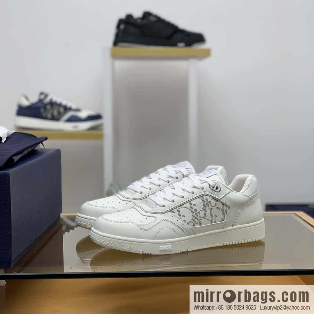 Dior uses black smooth cow leather (fabric) to carefully make B27 low-top sneakers