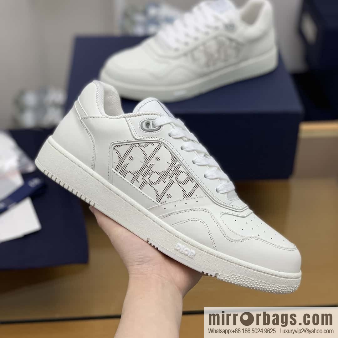 Dior uses black smooth cow leather (fabric) to carefully make B27 low-top sneakers
