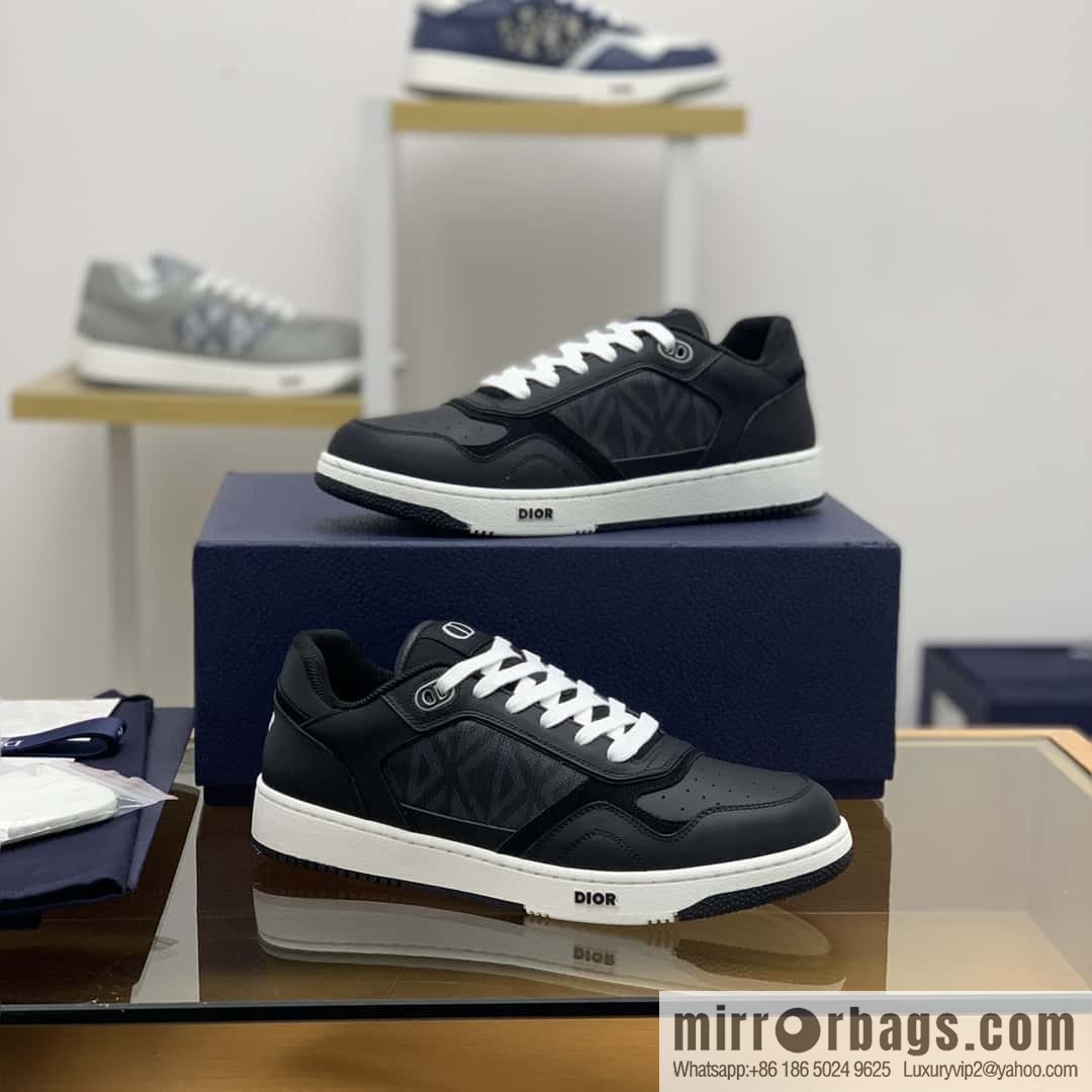 Dior uses black smooth cow leather (fabric) to carefully make B27 low-top sneakers
