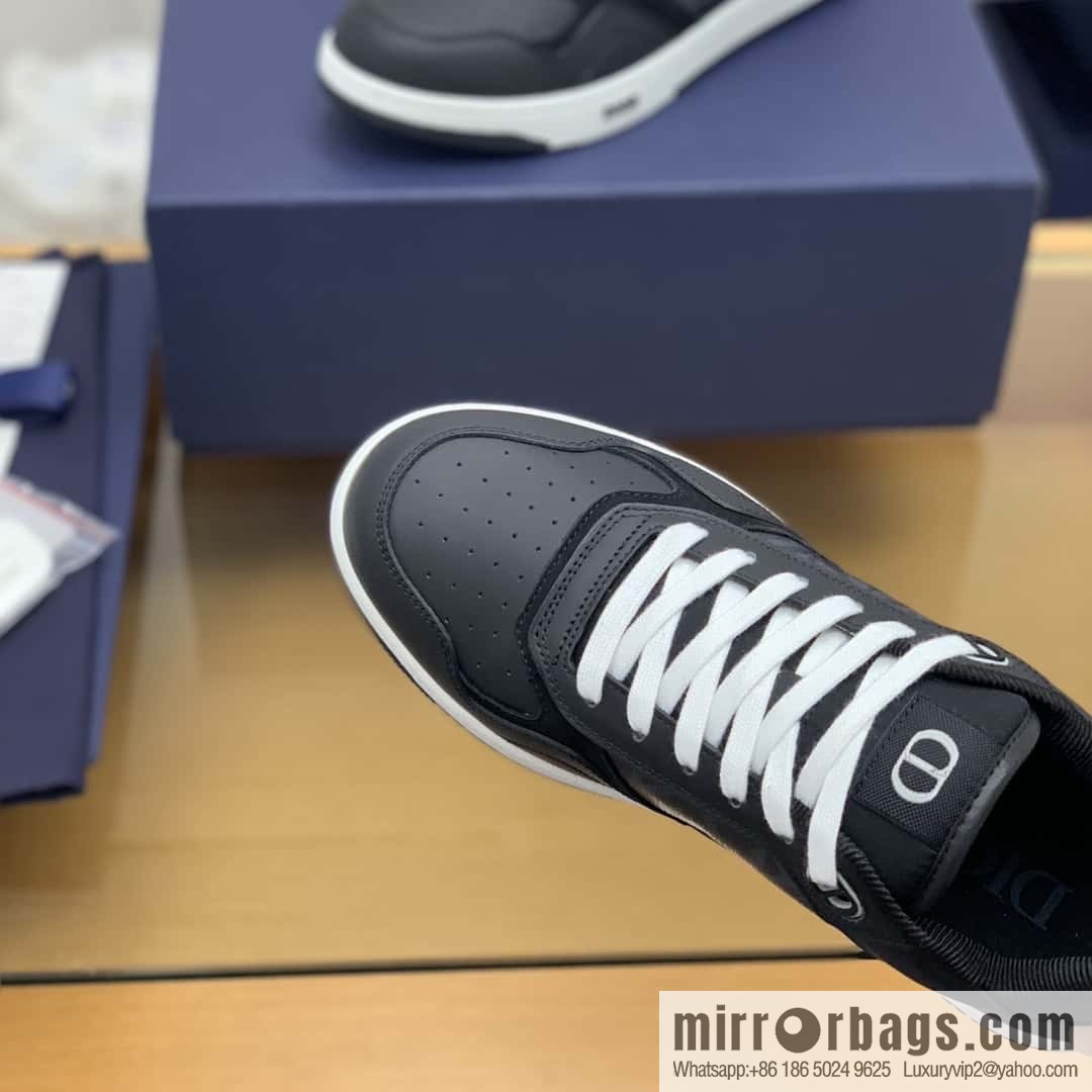 Dior uses black smooth cow leather (fabric) to carefully make B27 low-top sneakers