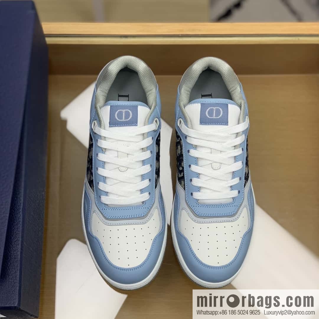 Dior uses black smooth cow leather (fabric) to carefully make B27 low-top sneakers