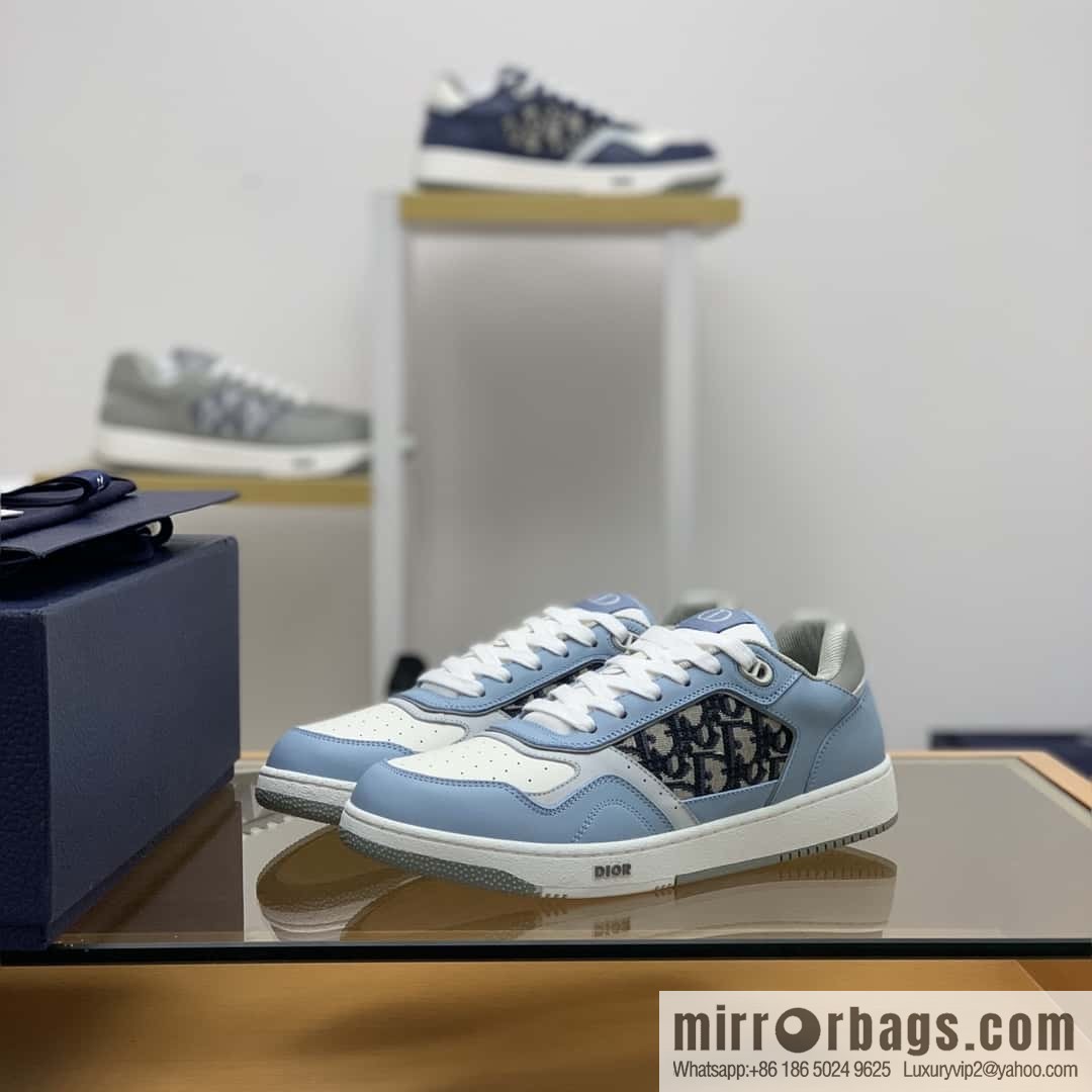 Dior uses black smooth cow leather (fabric) to carefully make B27 low-top sneakers