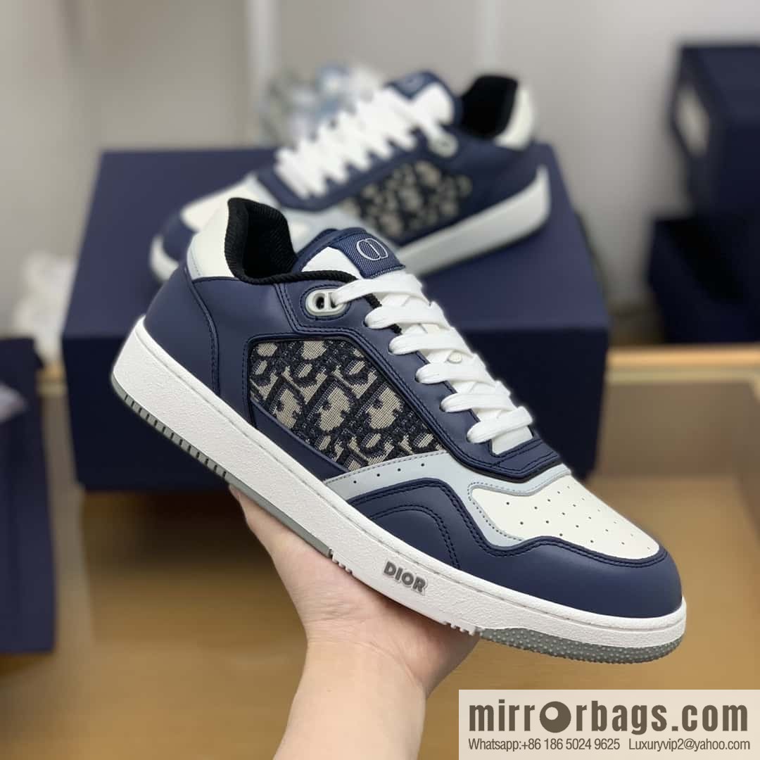 Dior uses black smooth cow leather (fabric) to carefully make B27 low-top sneakers