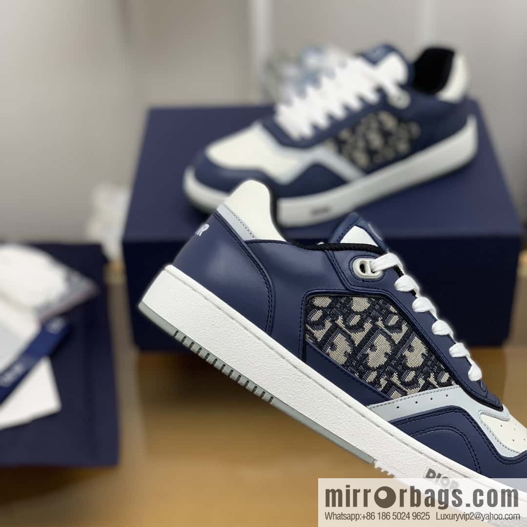 Dior uses black smooth cow leather (fabric) to carefully make B27 low-top sneakers