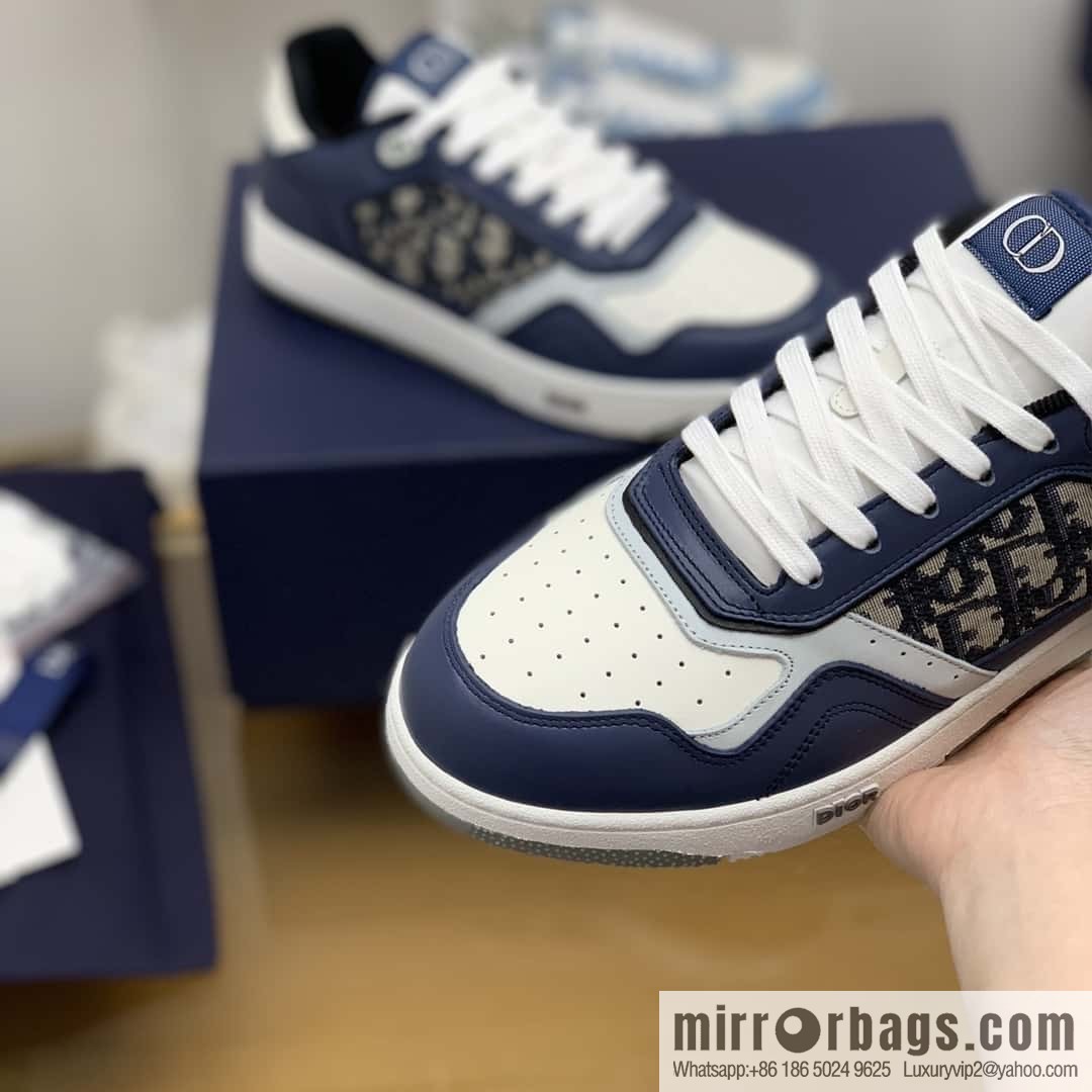 Dior uses black smooth cow leather (fabric) to carefully make B27 low-top sneakers