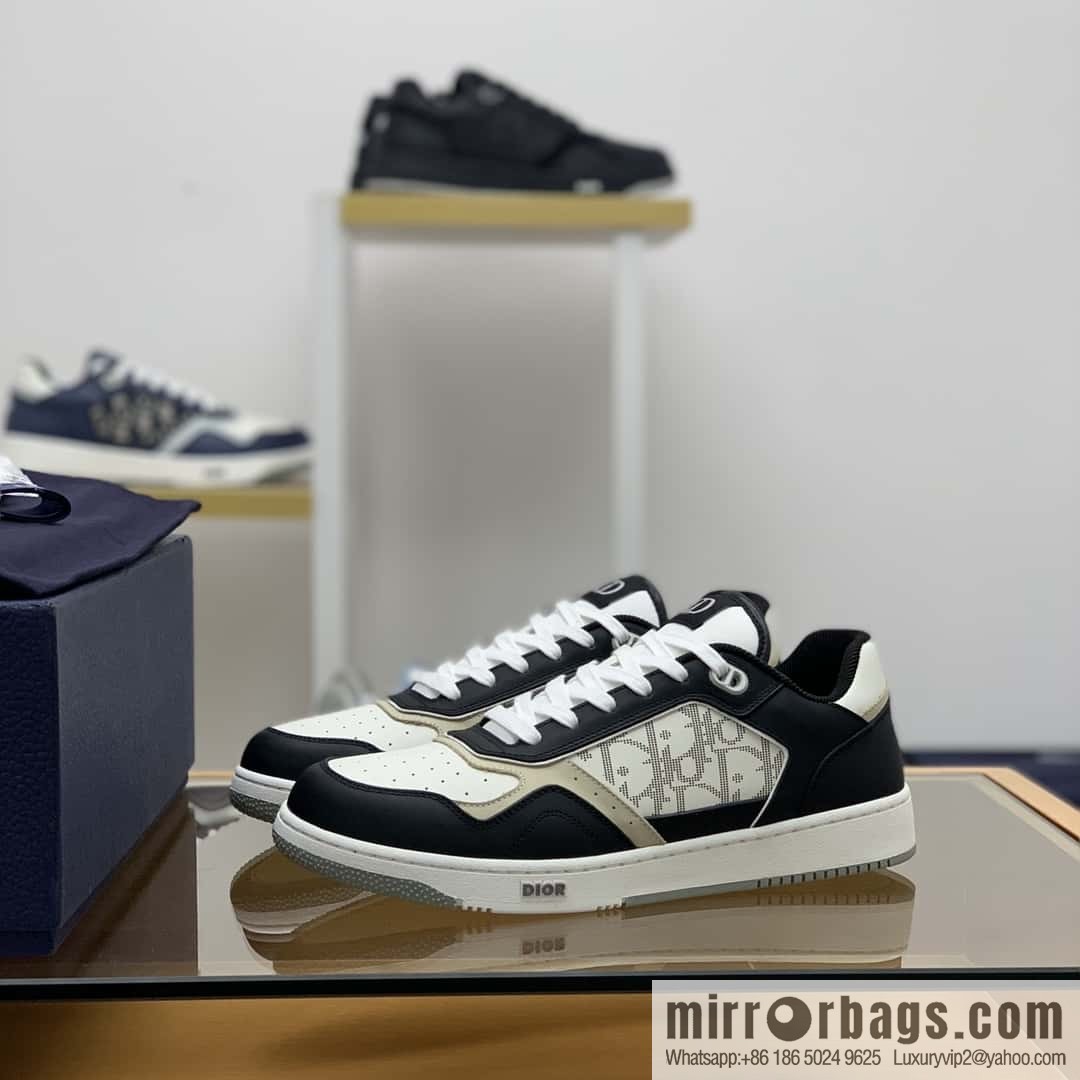 Dior uses black smooth cow leather (fabric) to carefully make B27 low-top sneakers