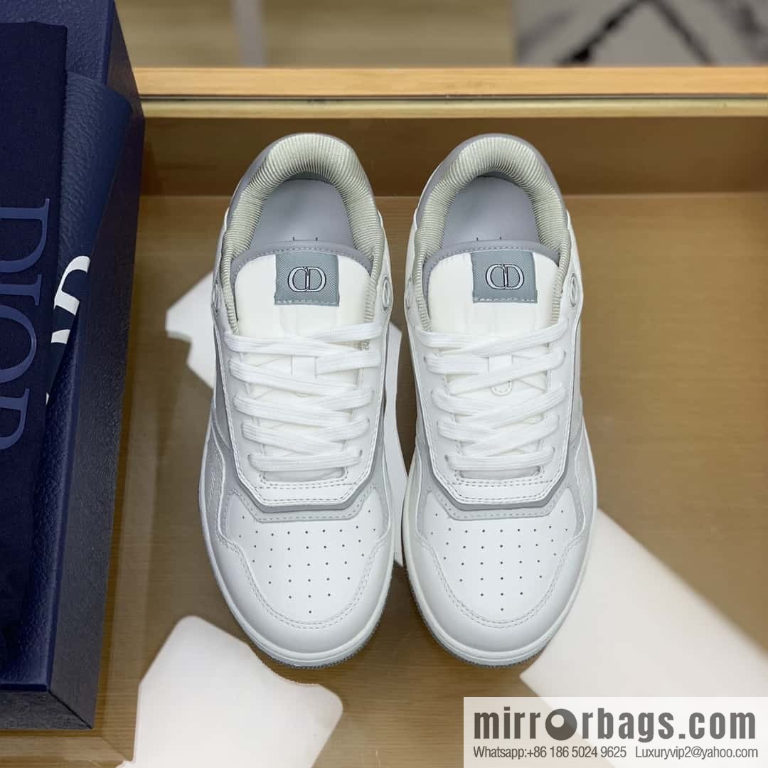 Dior uses black smooth cow leather (fabric) to carefully make B27 low-top sneakers
