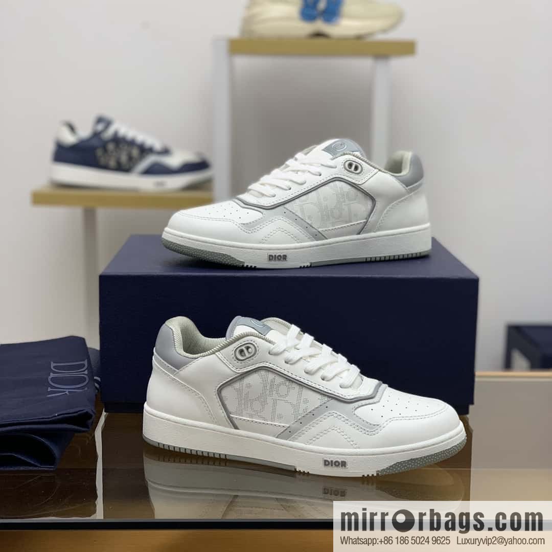 Dior uses black smooth cow leather (fabric) to carefully make B27 low-top sneakers