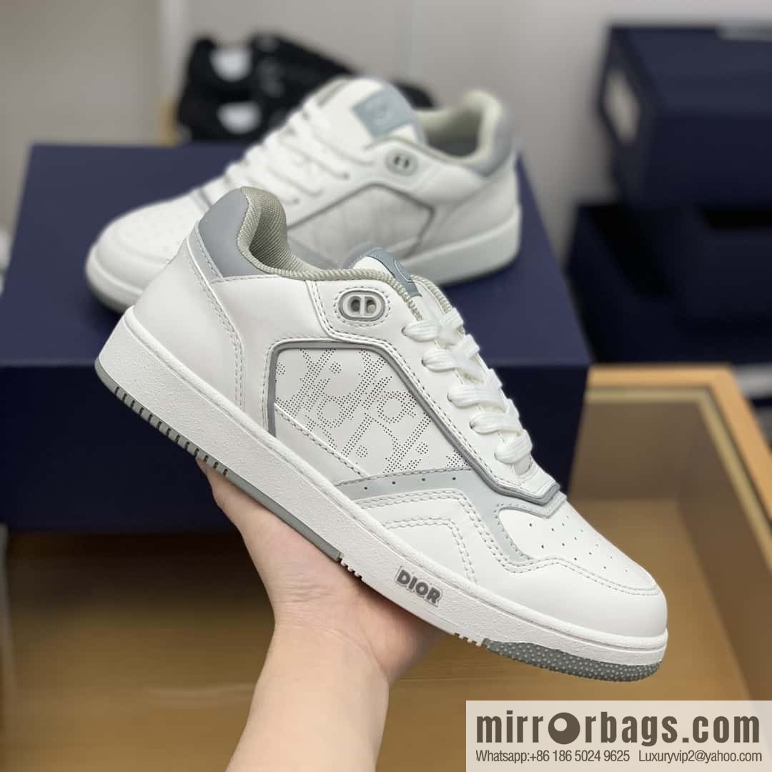 Dior uses black smooth cow leather (fabric) to carefully make B27 low-top sneakers