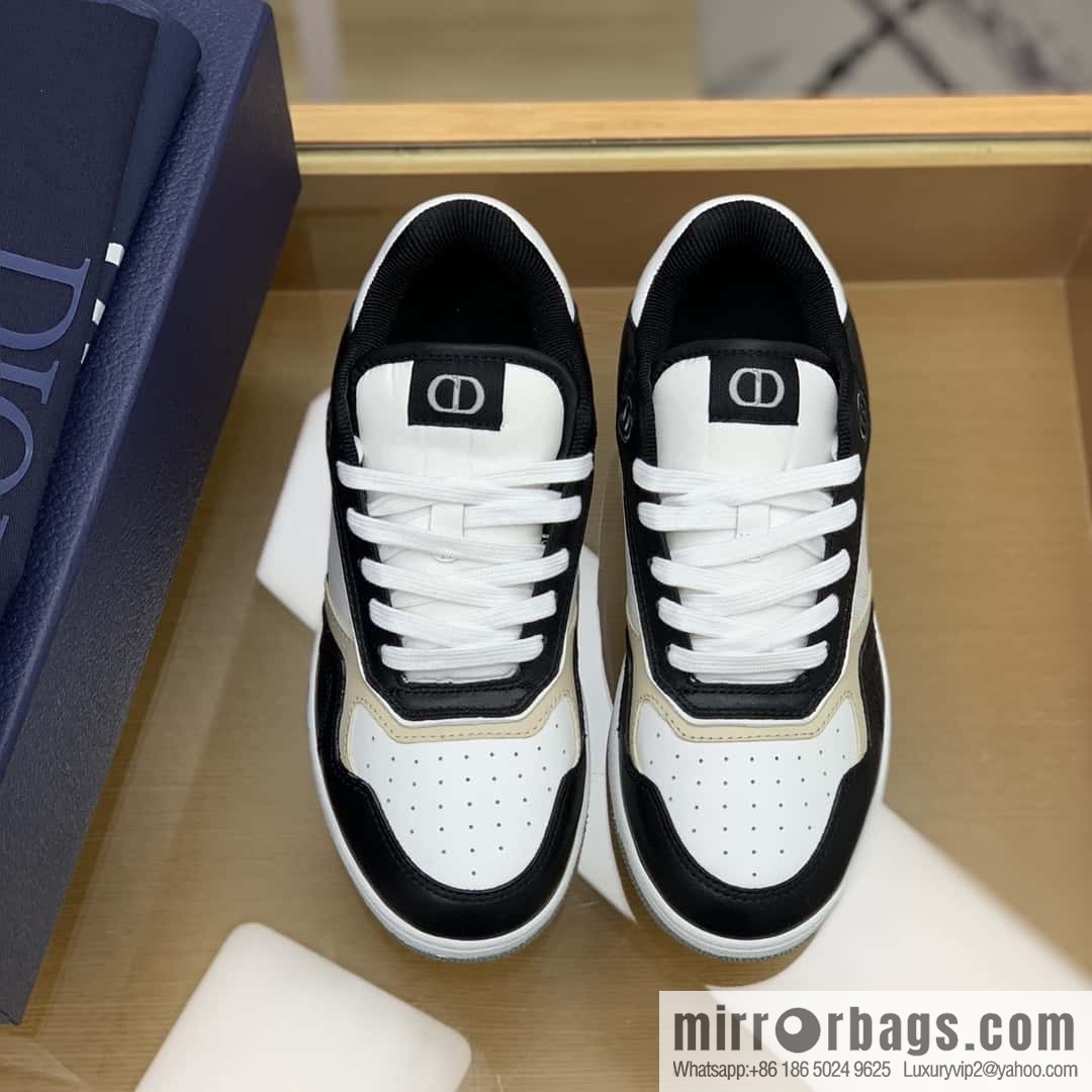 Dior uses black smooth cow leather (fabric) to carefully make B27 low-top sneakers