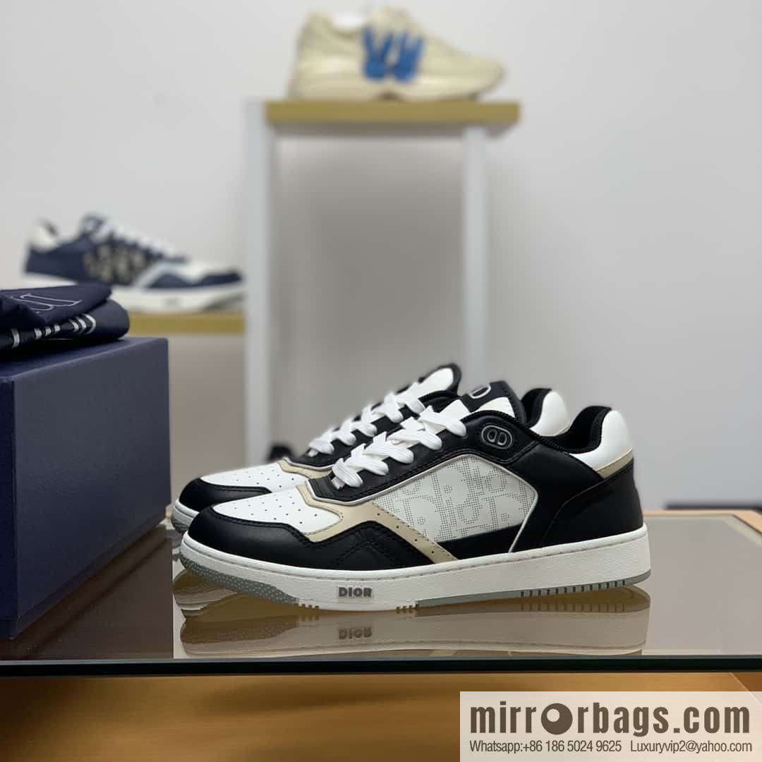 Dior uses black smooth cow leather (fabric) to carefully make B27 low-top sneakers