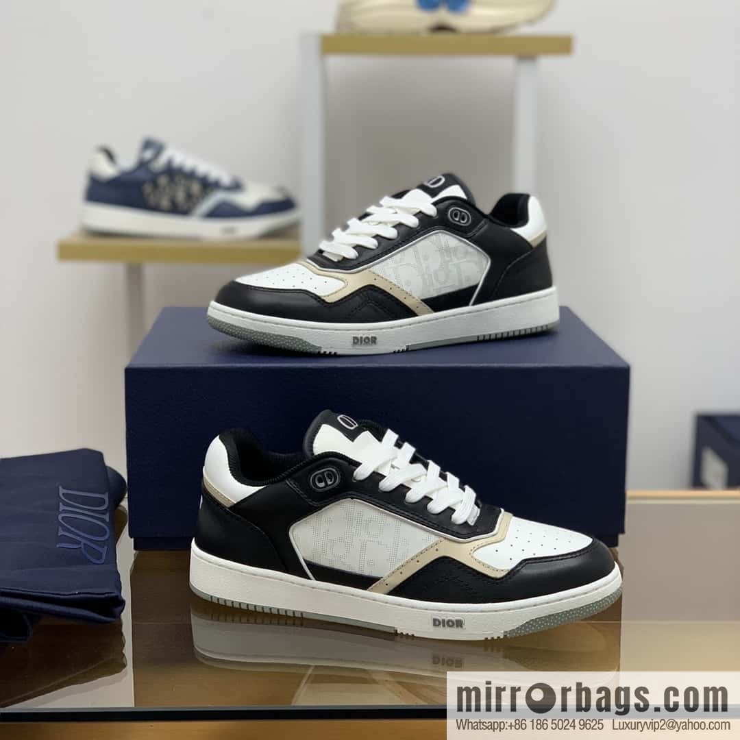 Dior uses black smooth cow leather (fabric) to carefully make B27 low-top sneakers