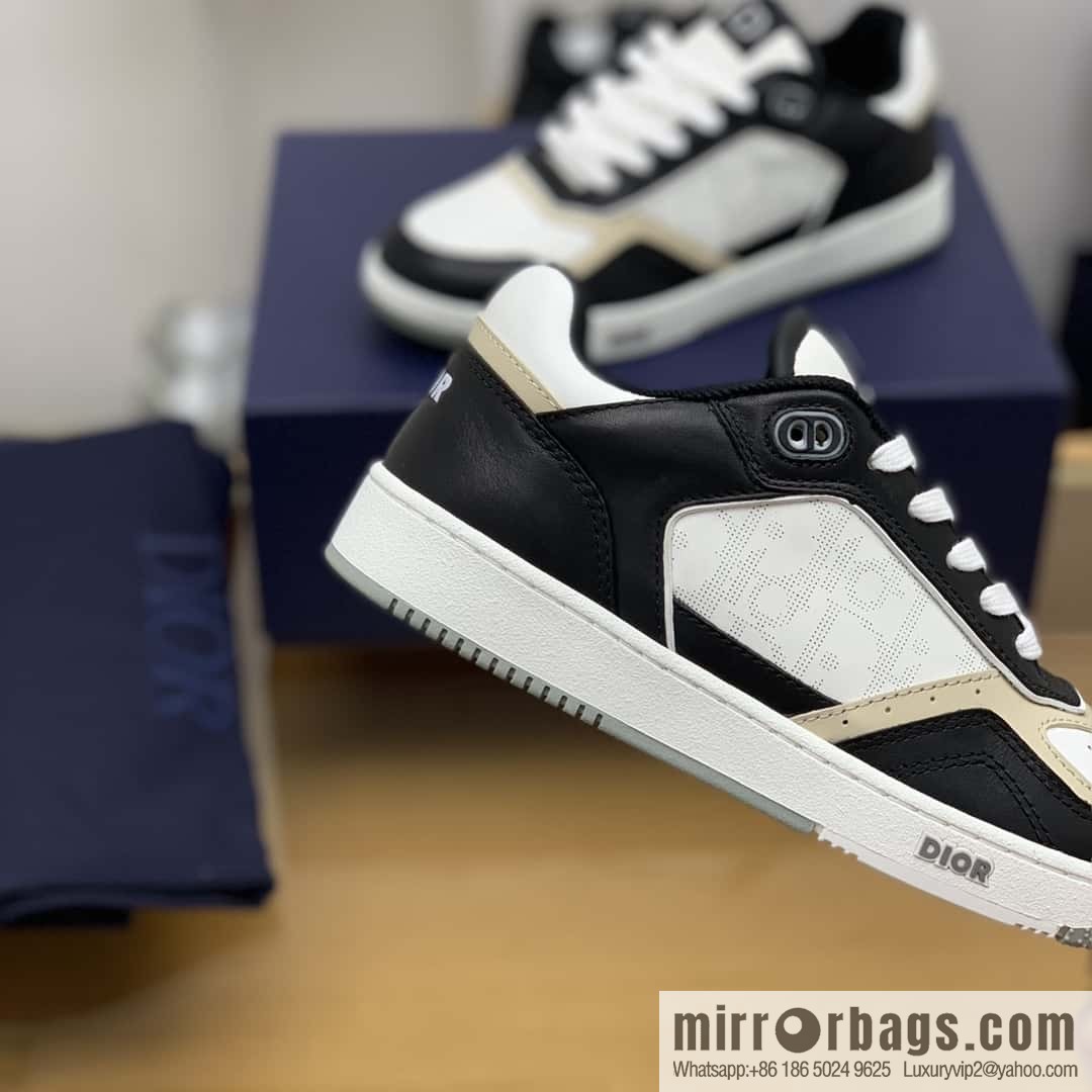 Dior uses black smooth cow leather (fabric) to carefully make B27 low-top sneakers