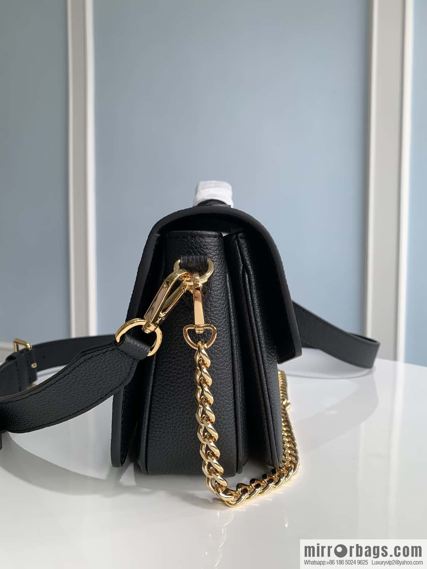 LV M22735 Oxford