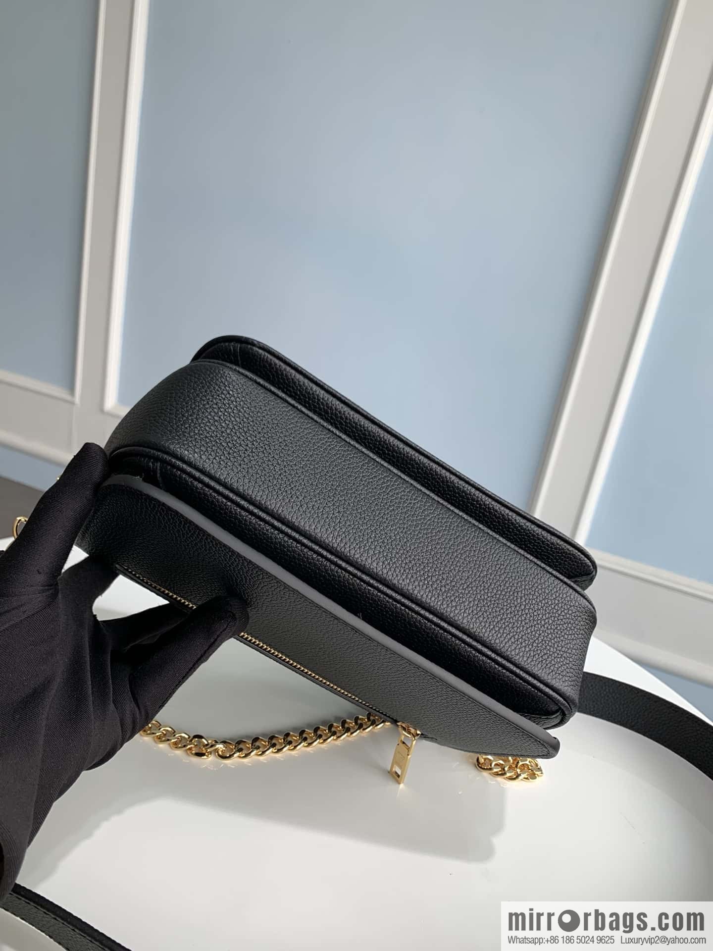 LV M22735 Oxford