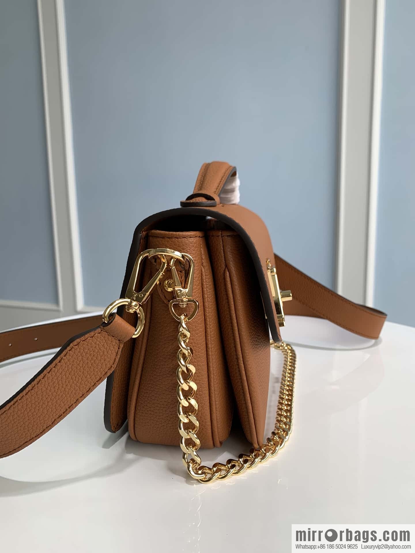 LV M22952 Oxford