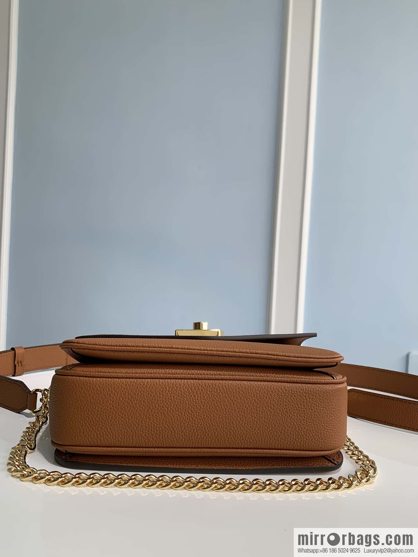 LV M22952 Oxford
