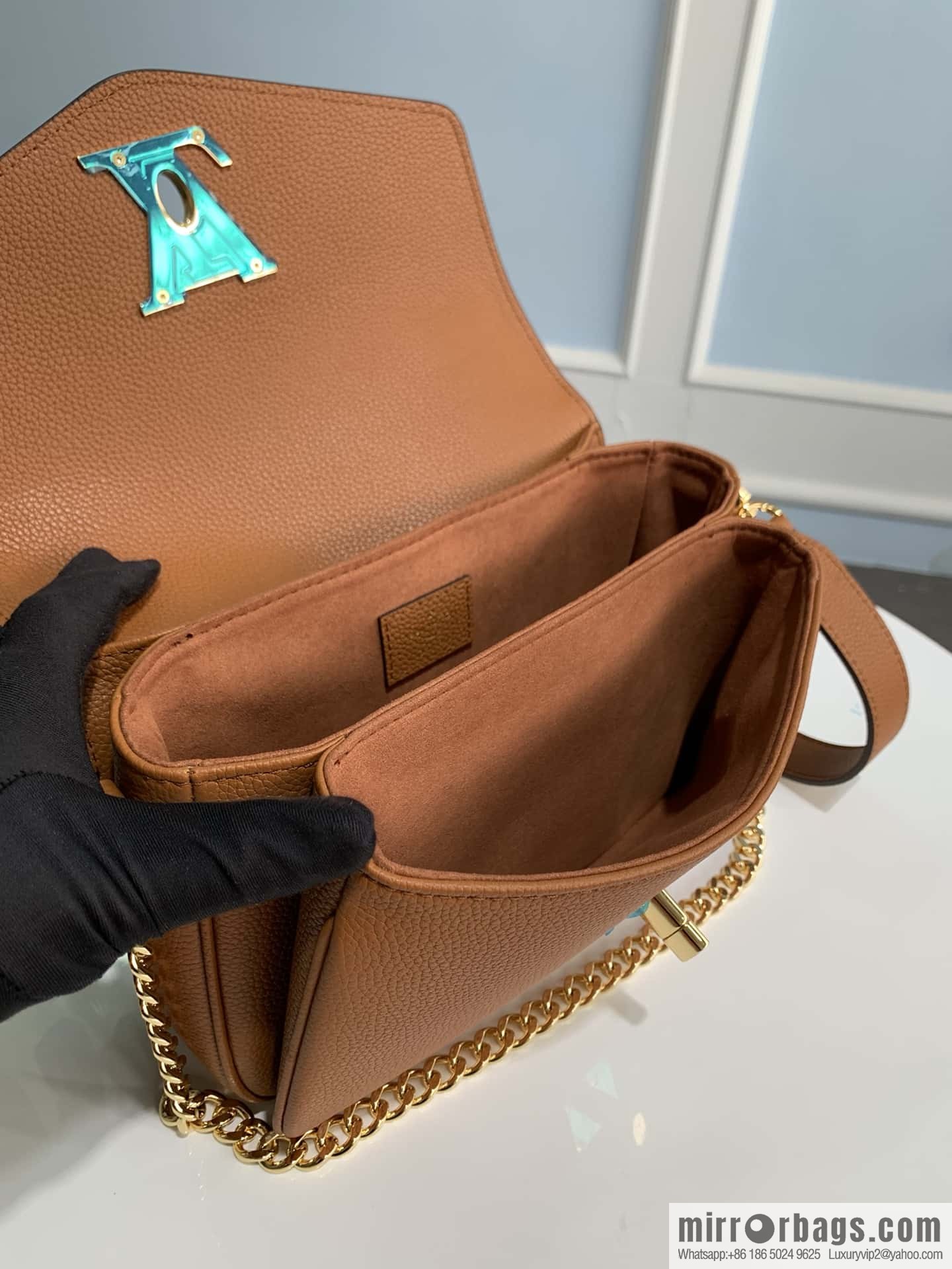 LV M22952 Oxford