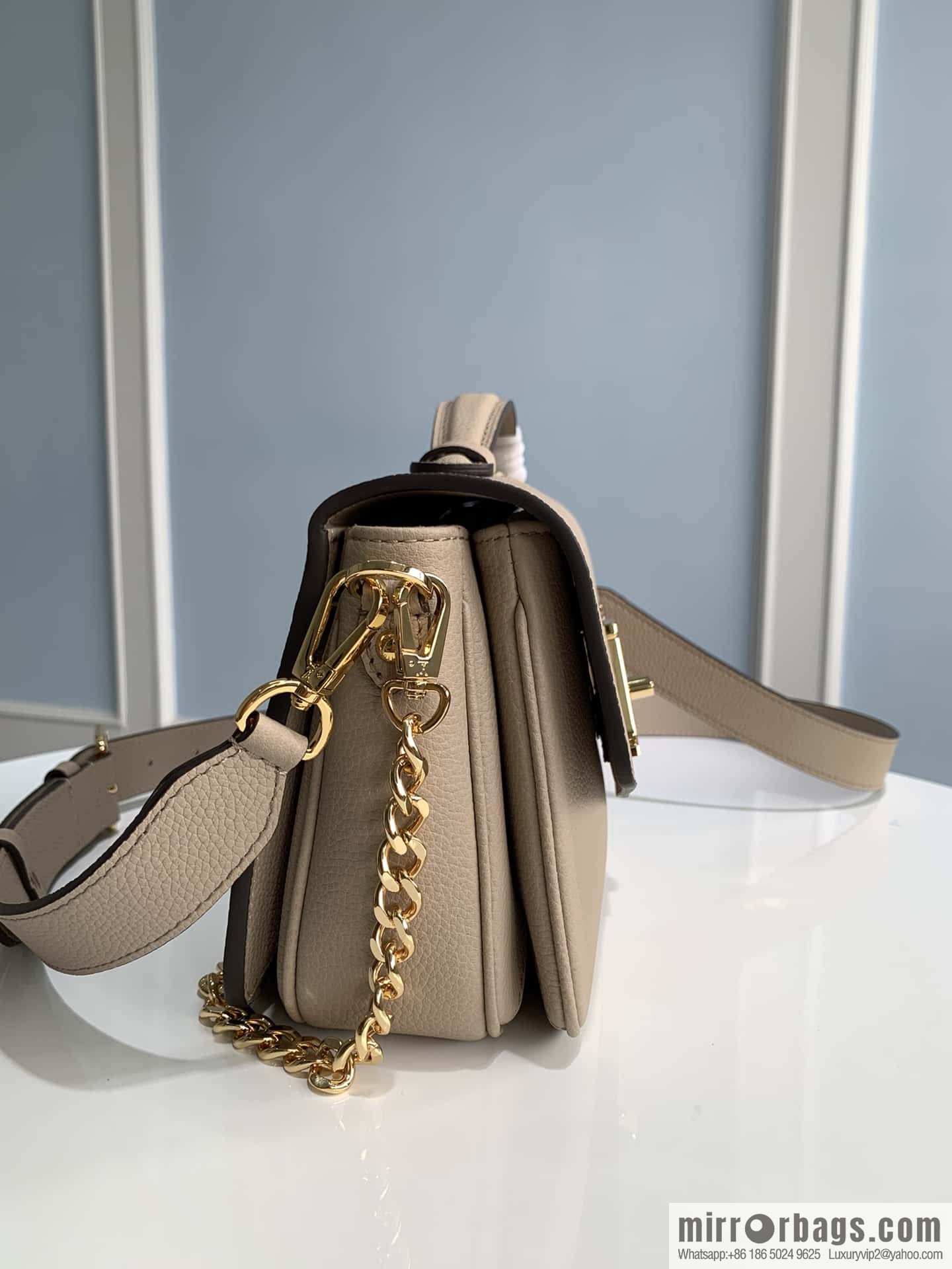 LV M22792 Oxford
