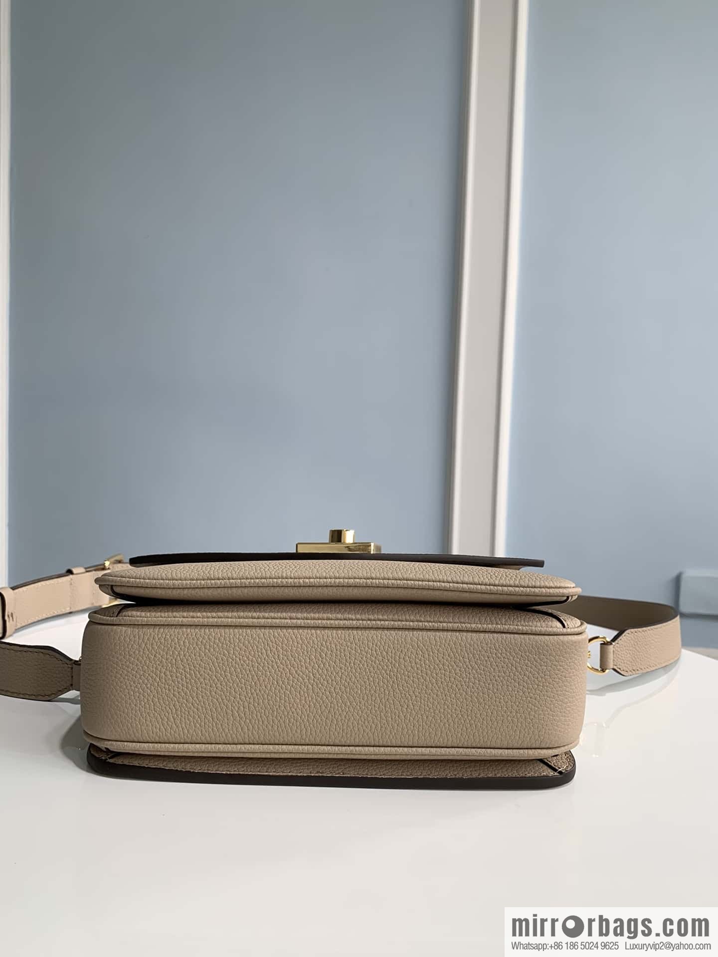 LV M22792 Oxford