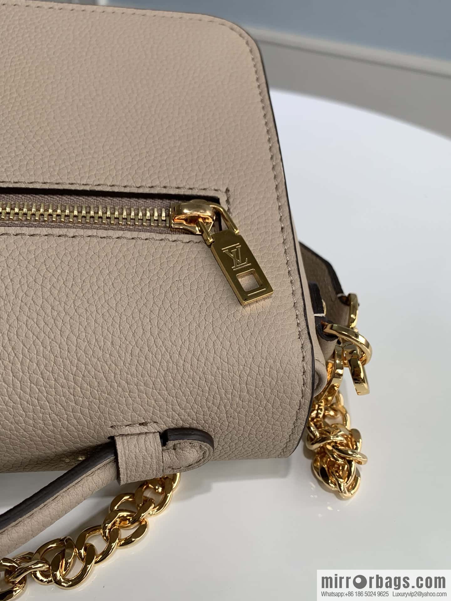 LV M22792 Oxford