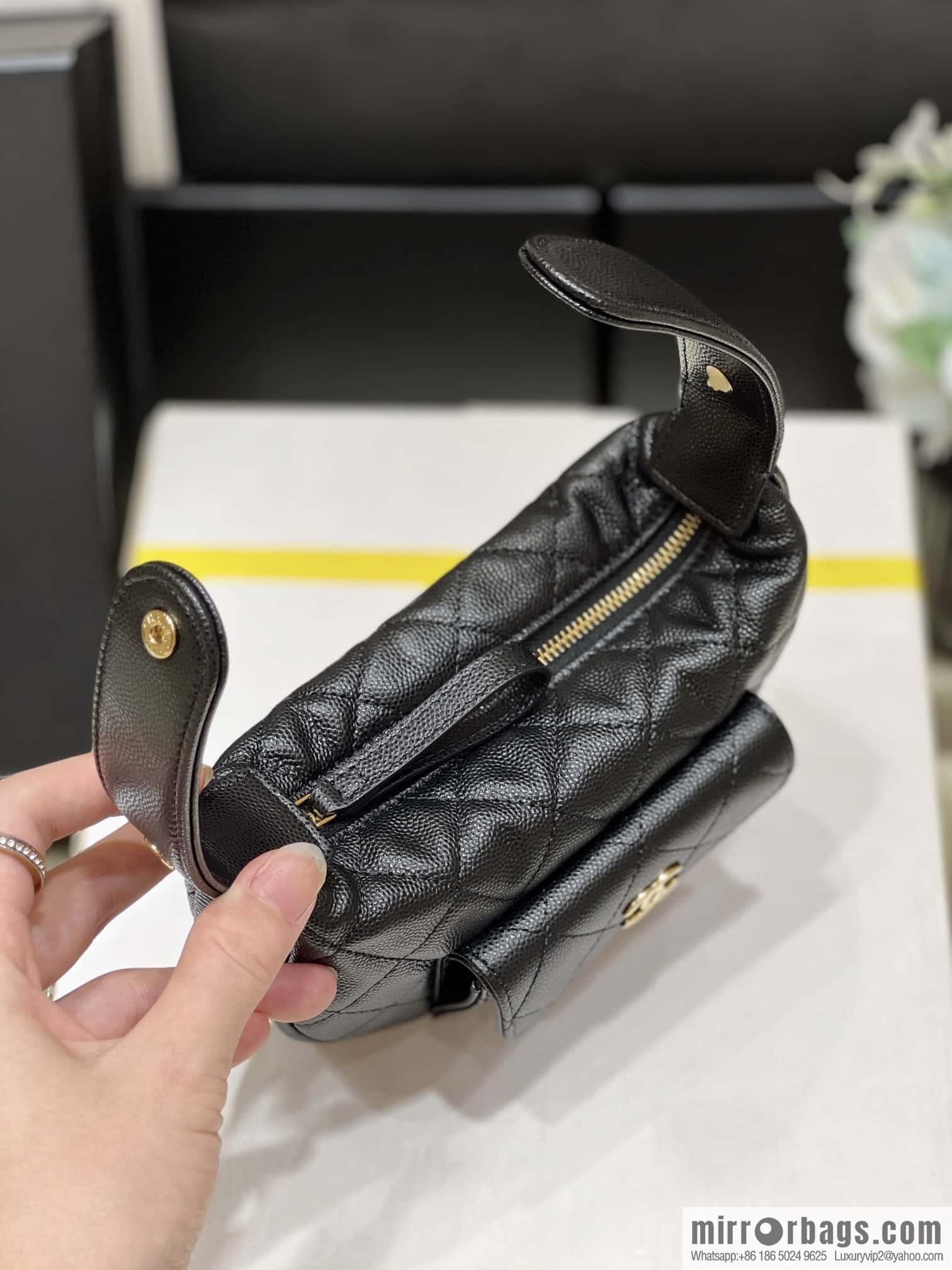 CHANEL 23B Autumn and Winter Preview Series, Litchi Leather Hula Hoop AP3467