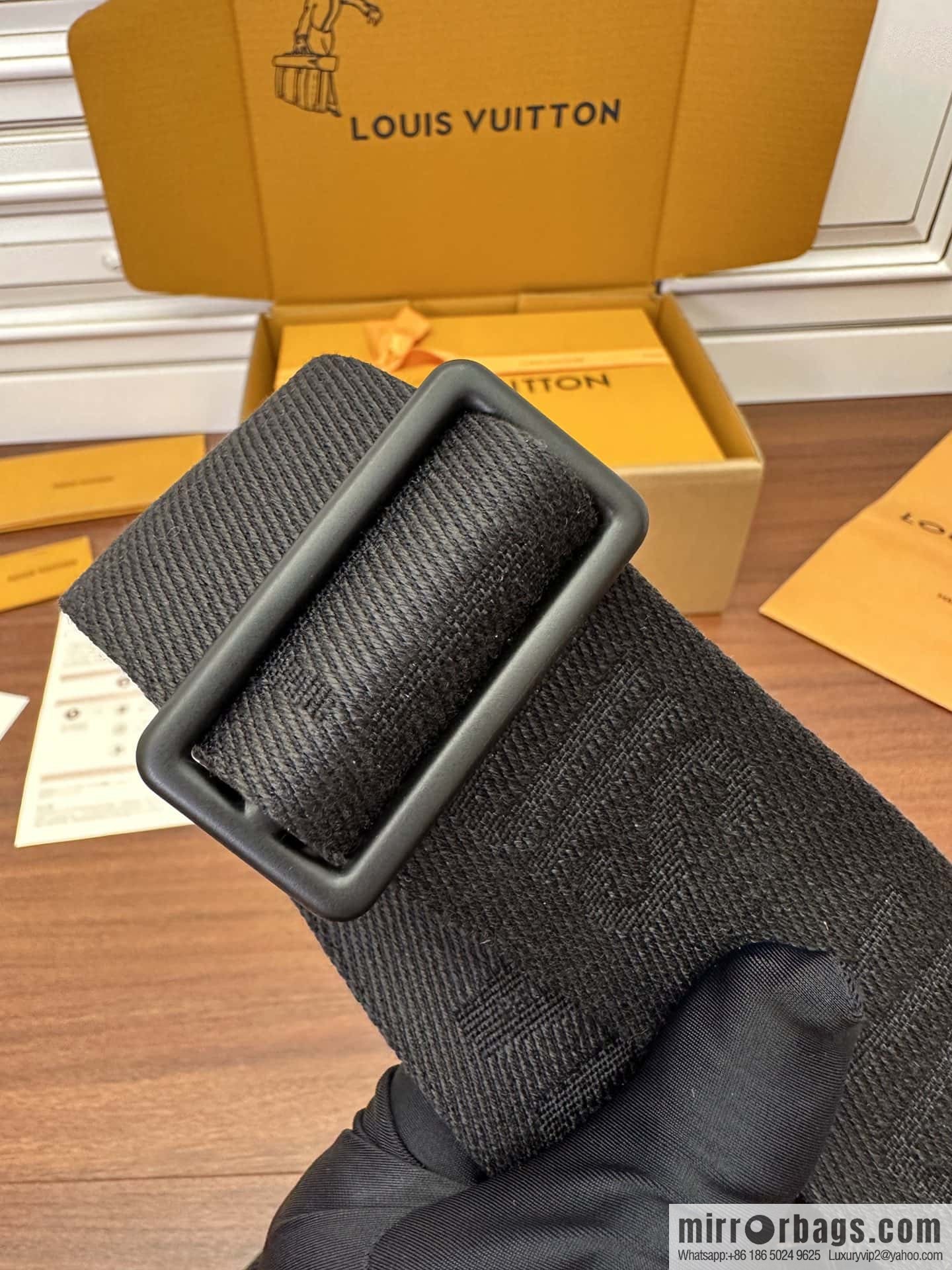LV M45806 S Lock Messenger