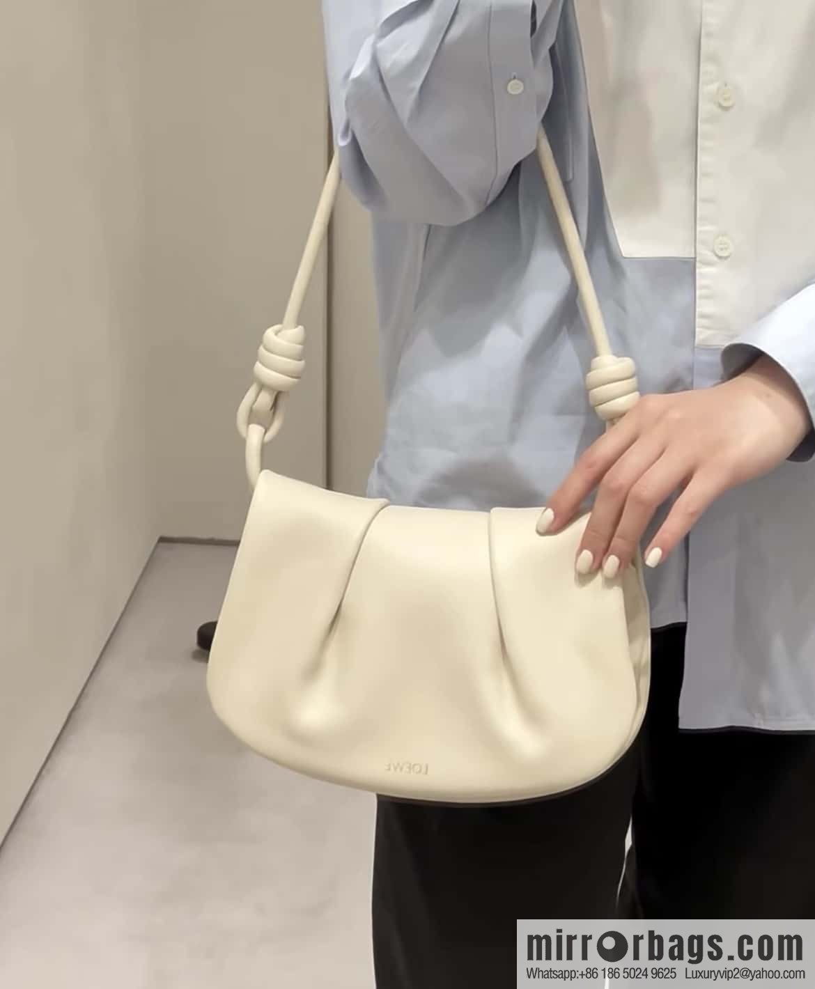 LOEWE latest series Paseo new member Paseo Satchel 0686 white