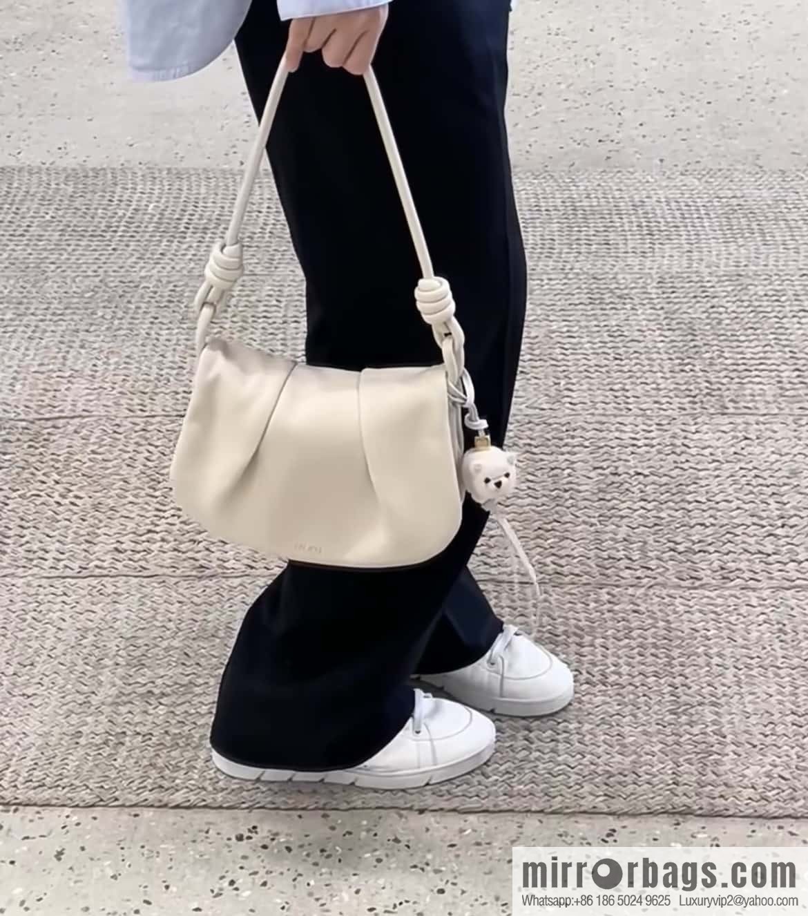LOEWE latest series Paseo new member Paseo Satchel 0686 white