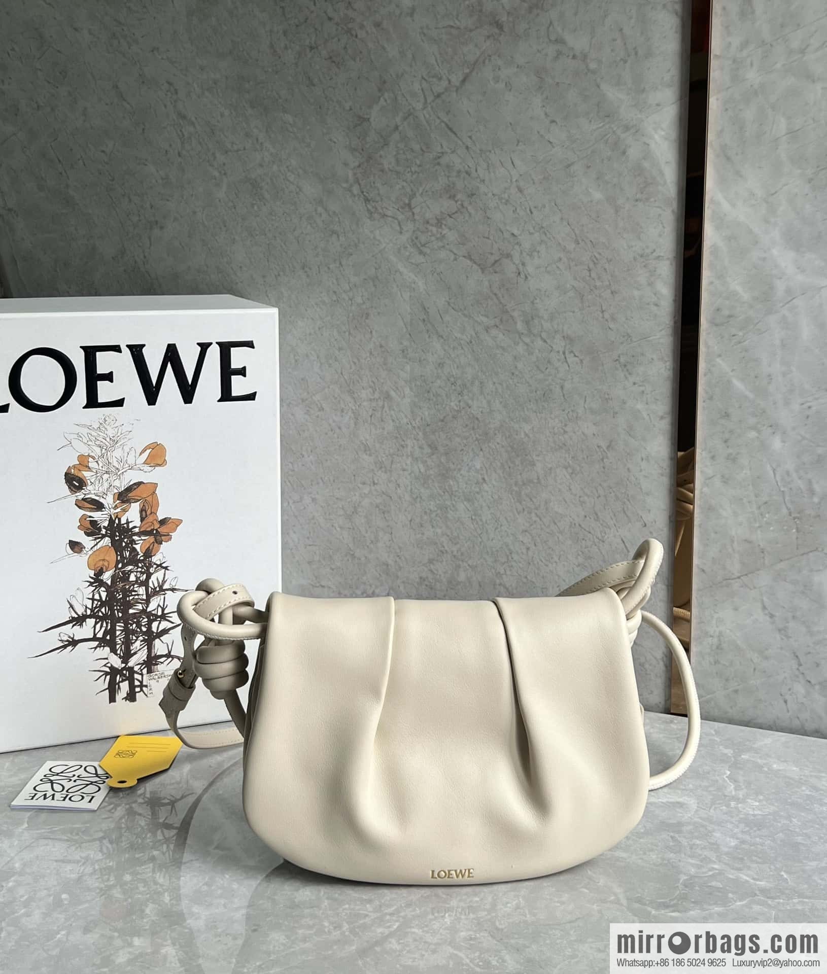 LOEWE latest series Paseo new member Paseo Satchel 0686 white