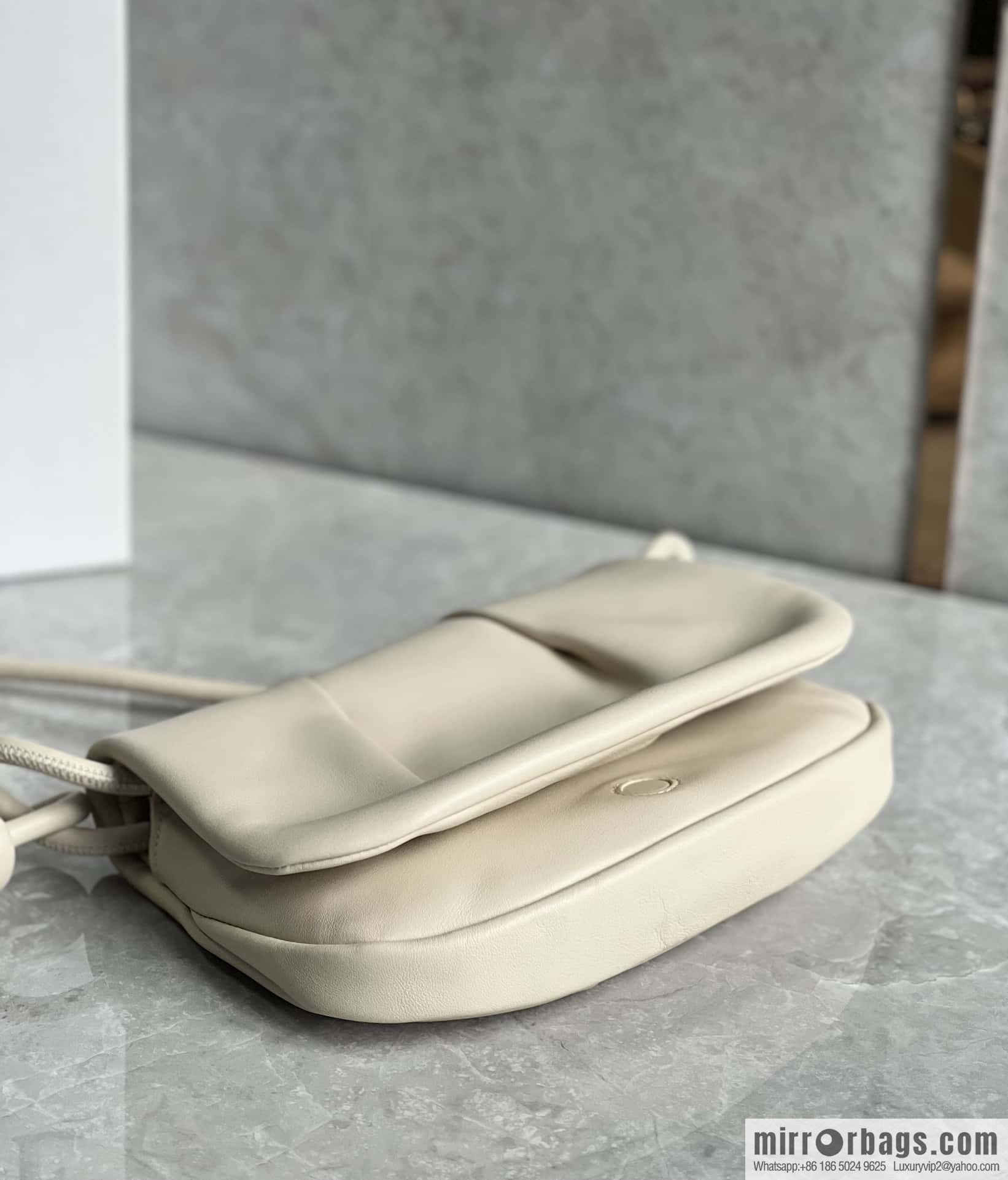 LOEWE latest series Paseo new member Paseo Satchel 0686 white