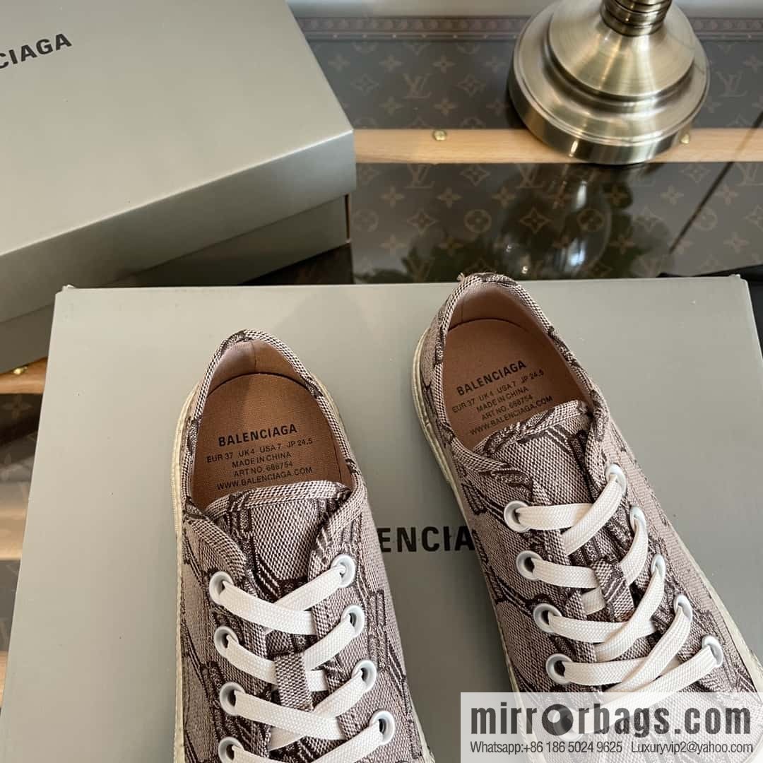 𝐁𝐚𝐥𝐞𝐧𝐜𝐢𝐚𝐠𝐚 Balenciaga, spring and summer Vintage do old canvas vulcanized shoes