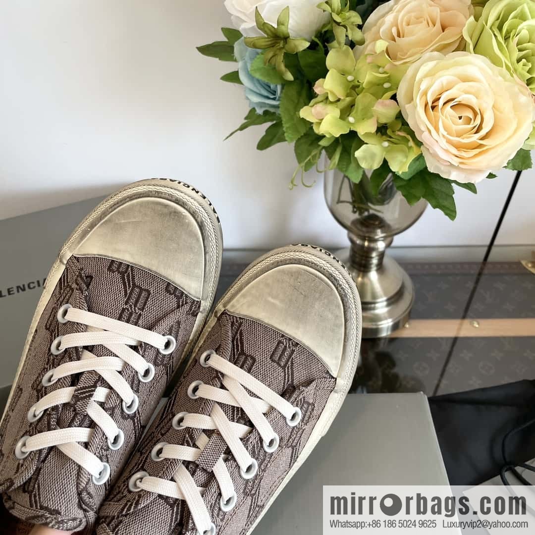 𝐁𝐚𝐥𝐞𝐧𝐜𝐢𝐚𝐠𝐚 Balenciaga, spring and summer Vintage do old canvas vulcanized shoes