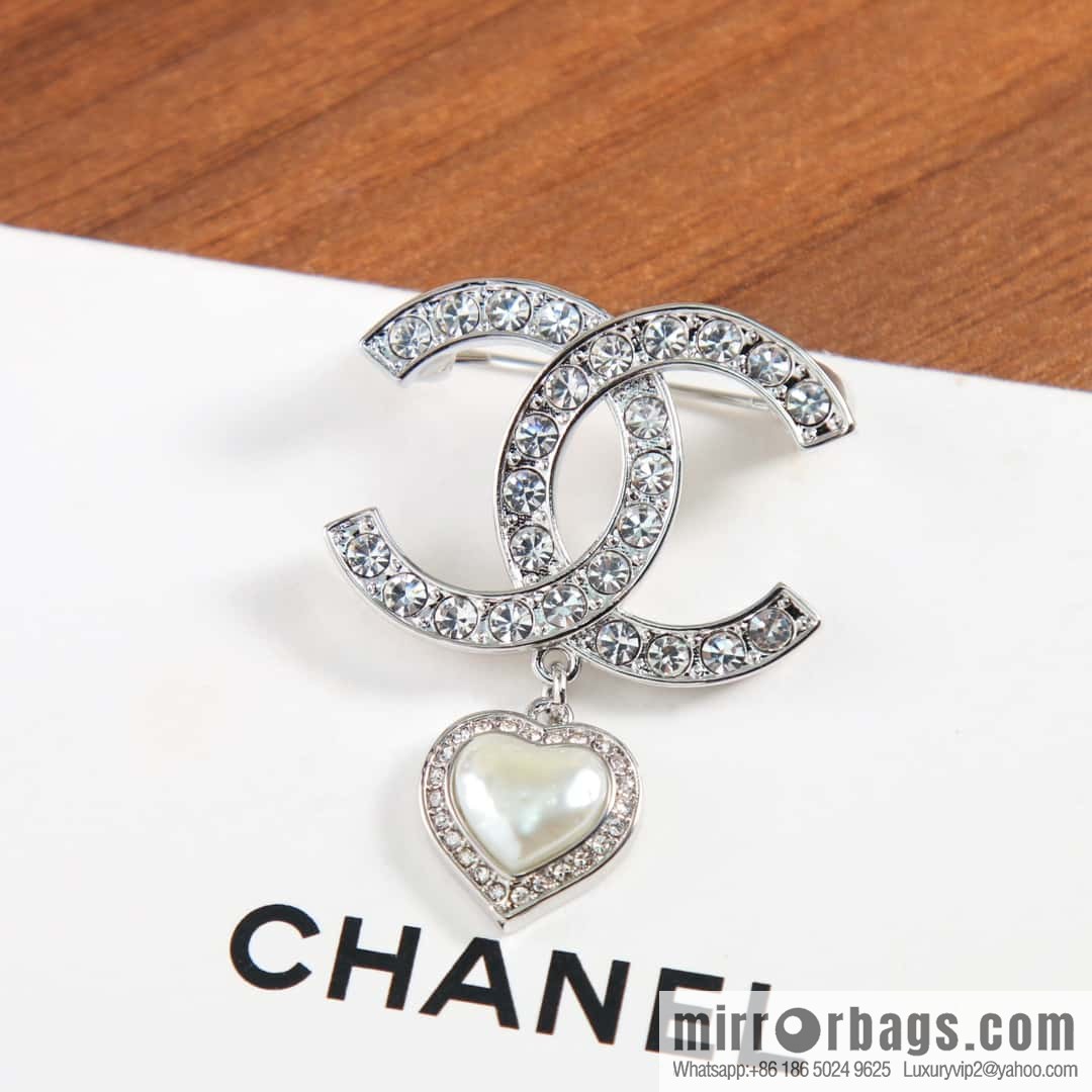 New ☑️ Chanel Double C Full Diamond Peach Heart Love Brooch