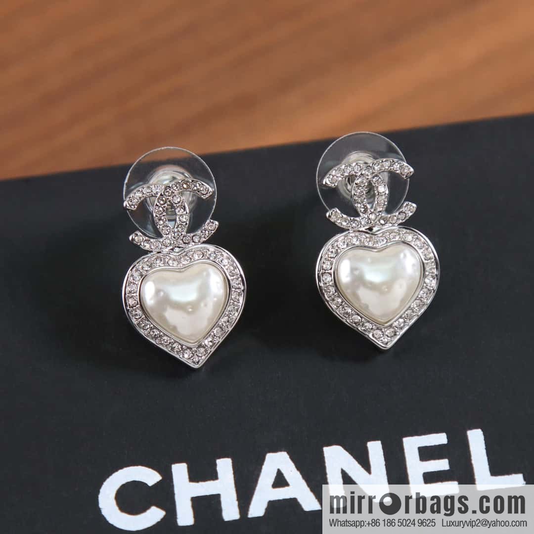 New ☑️ Chanel C2 double c peach heart love stud earrings