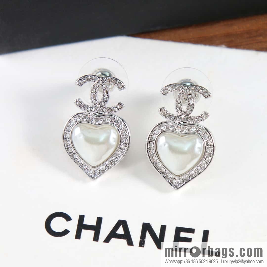 New ☑️ Chanel C2 double c peach heart love stud earrings