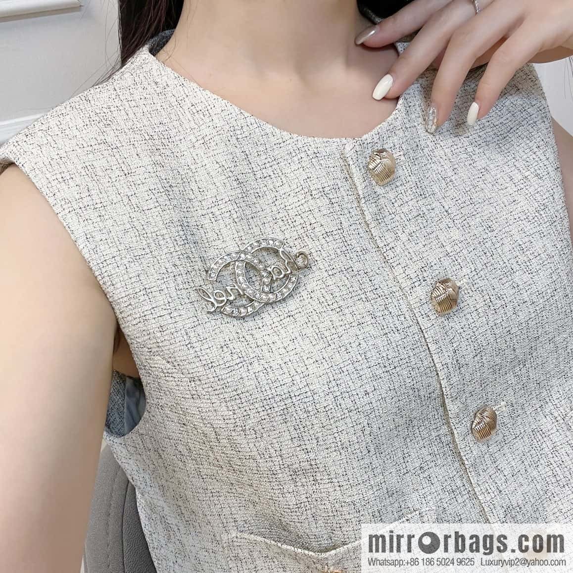 New ☑️ Chanel Double C Pearl Letter CHANEL Brooch