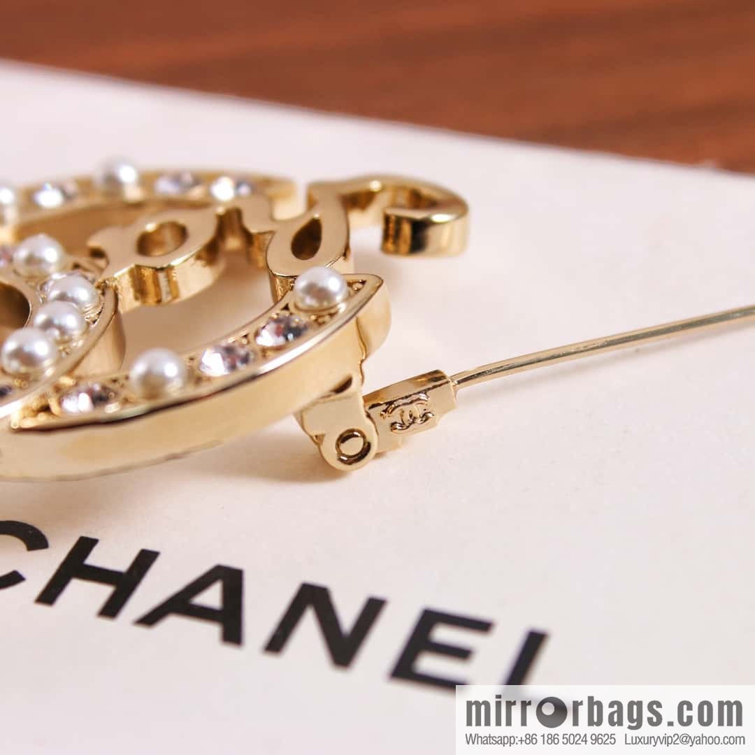 New ☑️ Chanel Double C Pearl Letter CHANEL Brooch