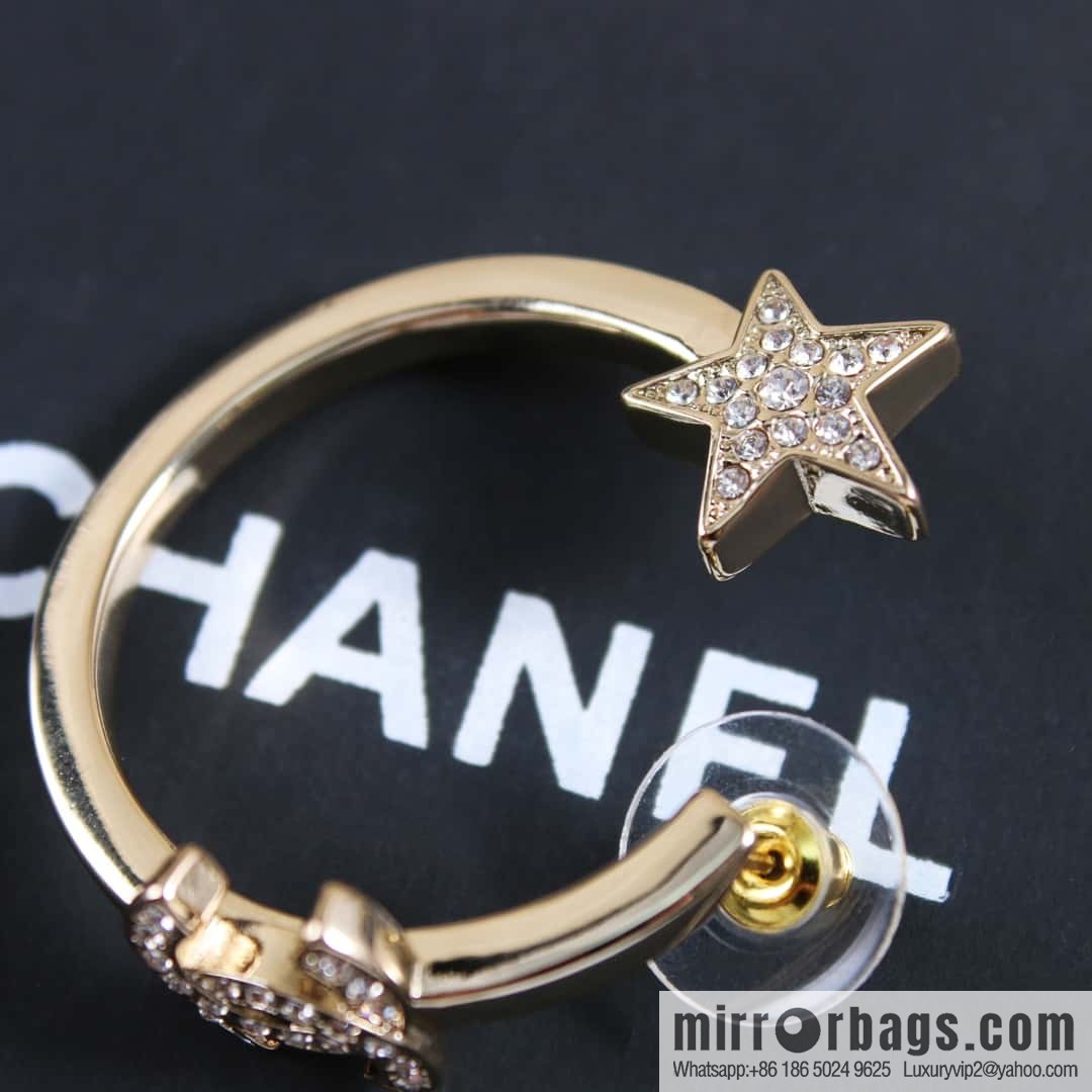New ☑️ Chanel semi-round double c star stud earrings