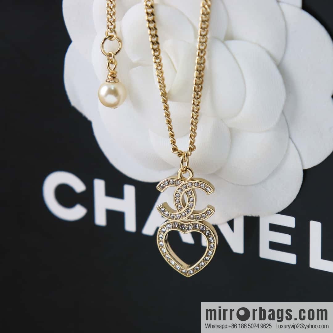 New ☑️ Chanel Double C Hollow Peach Heart Love Necklace