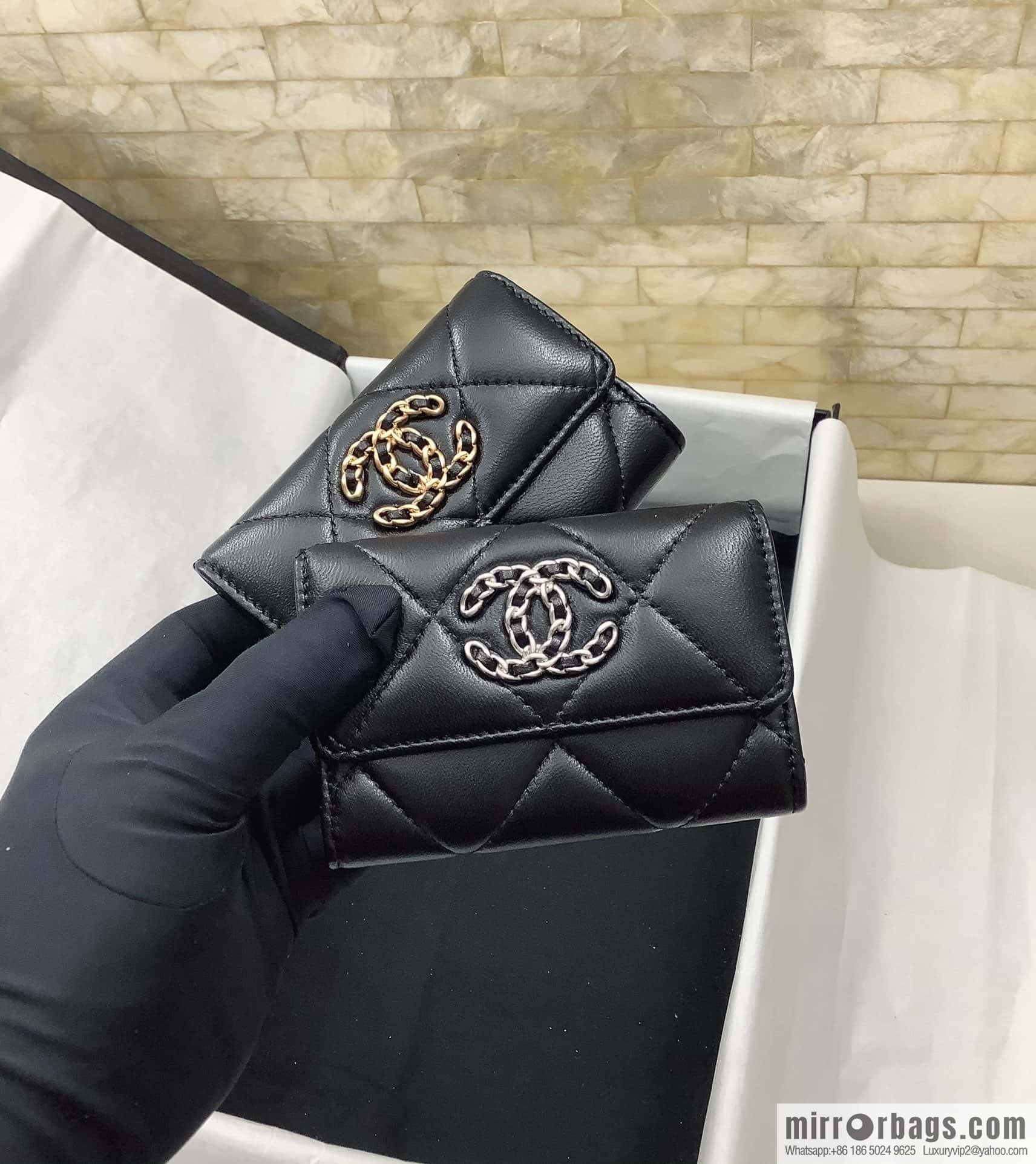 CHANEL classic rhombus 19 sheepskin silver buckle big cc logo snap card holder AP1790