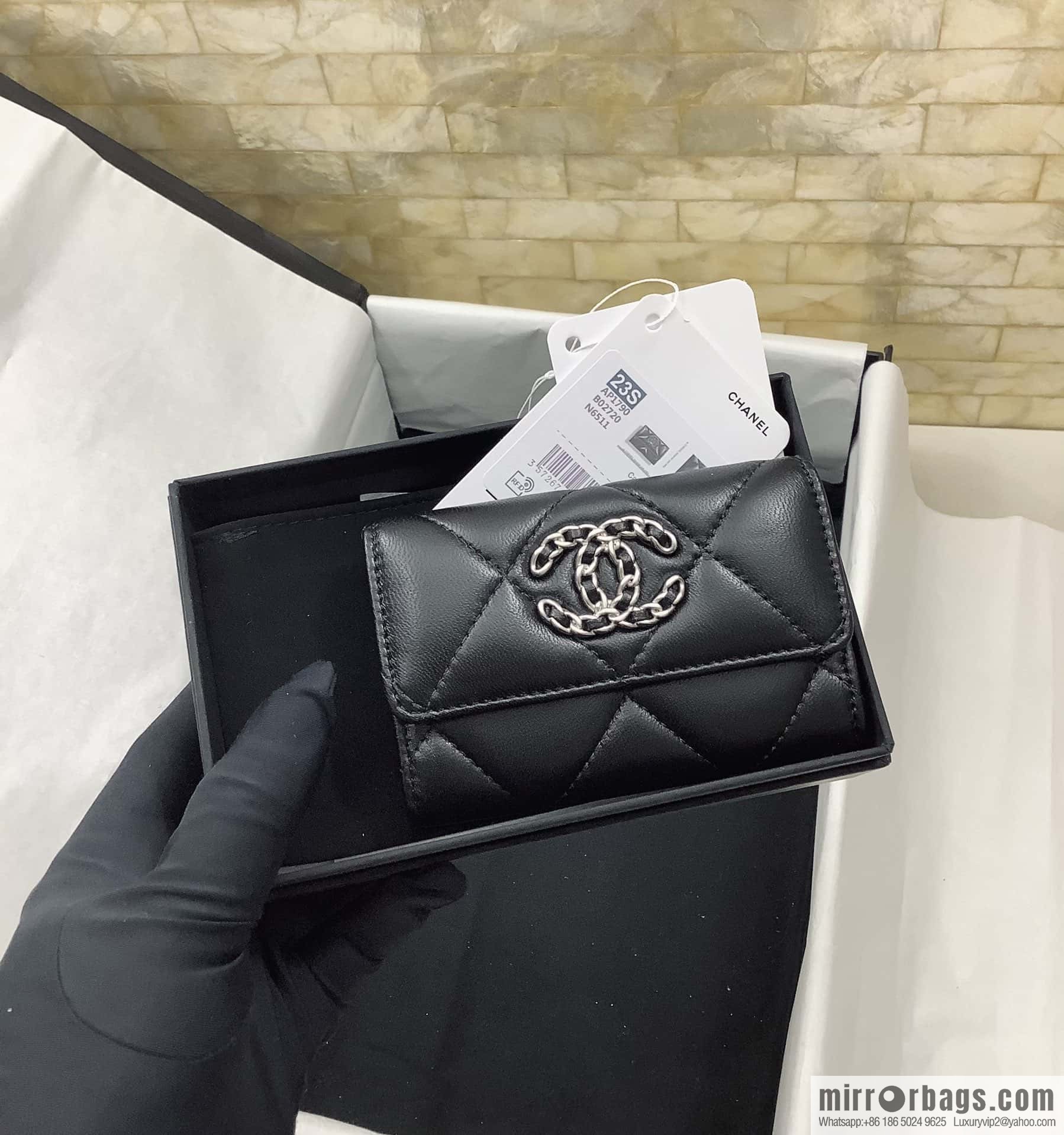 CHANEL classic rhombus 19 sheepskin silver buckle big cc logo snap card holder AP1790