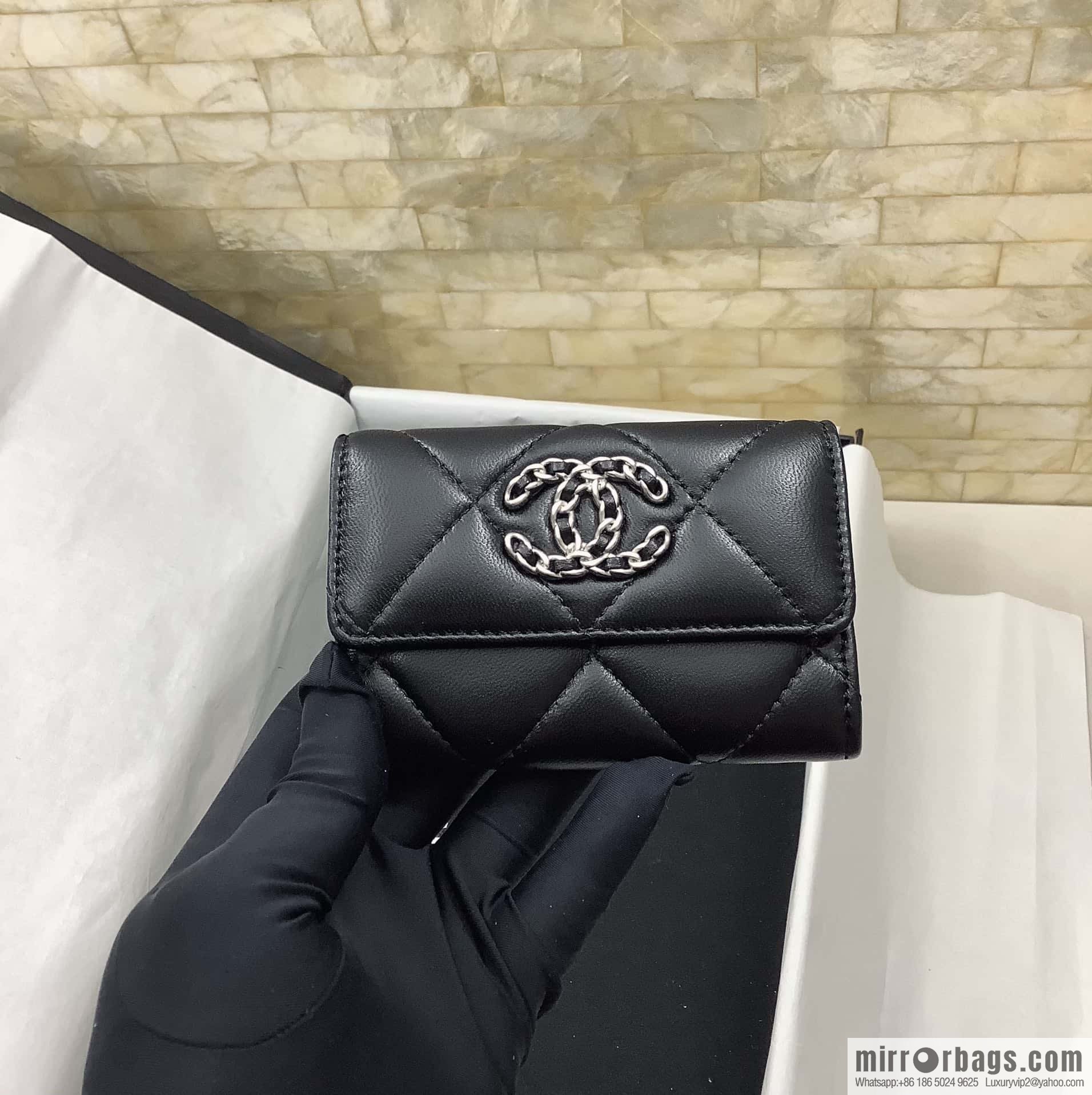 CHANEL classic rhombus 19 sheepskin silver buckle big cc logo snap card holder AP1790