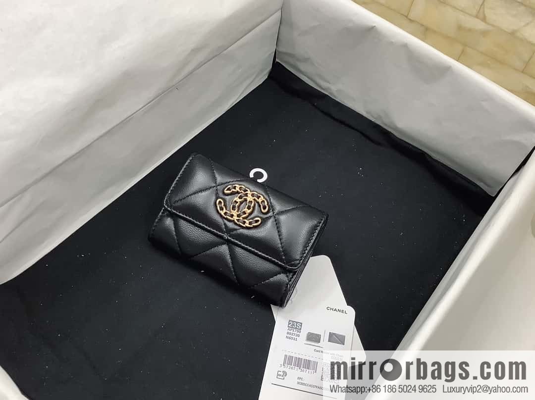 CHANEL classic rhombus 19 sheepskin gold buckle big cc logo snap card holder AP1790