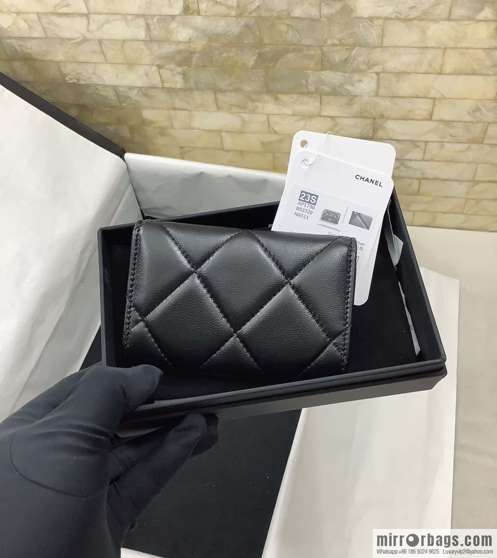 CHANEL classic rhombus 19 sheepskin gold buckle big cc logo snap card holder AP1790