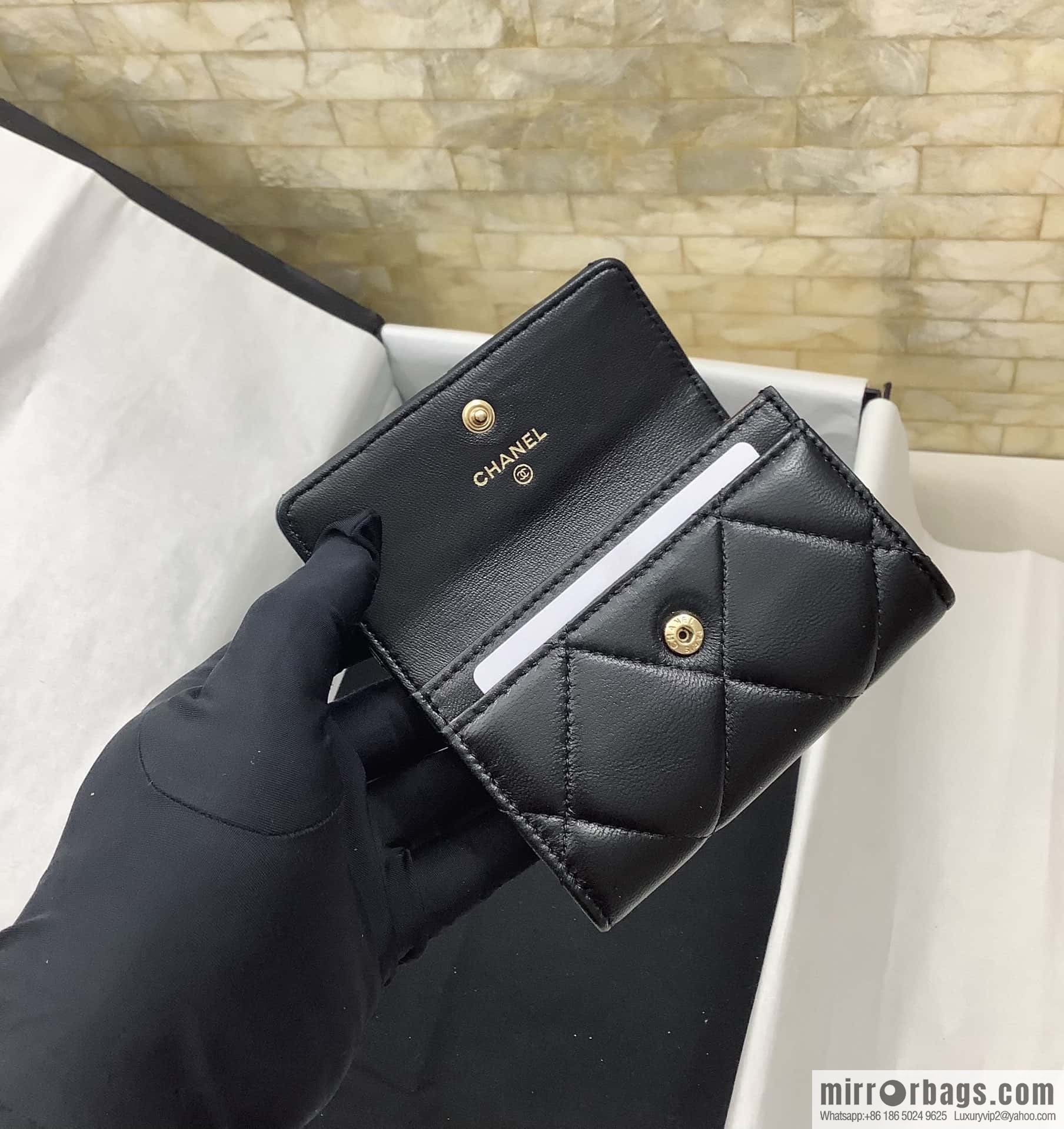CHANEL classic rhombus 19 sheepskin gold buckle big cc logo snap card holder AP1790