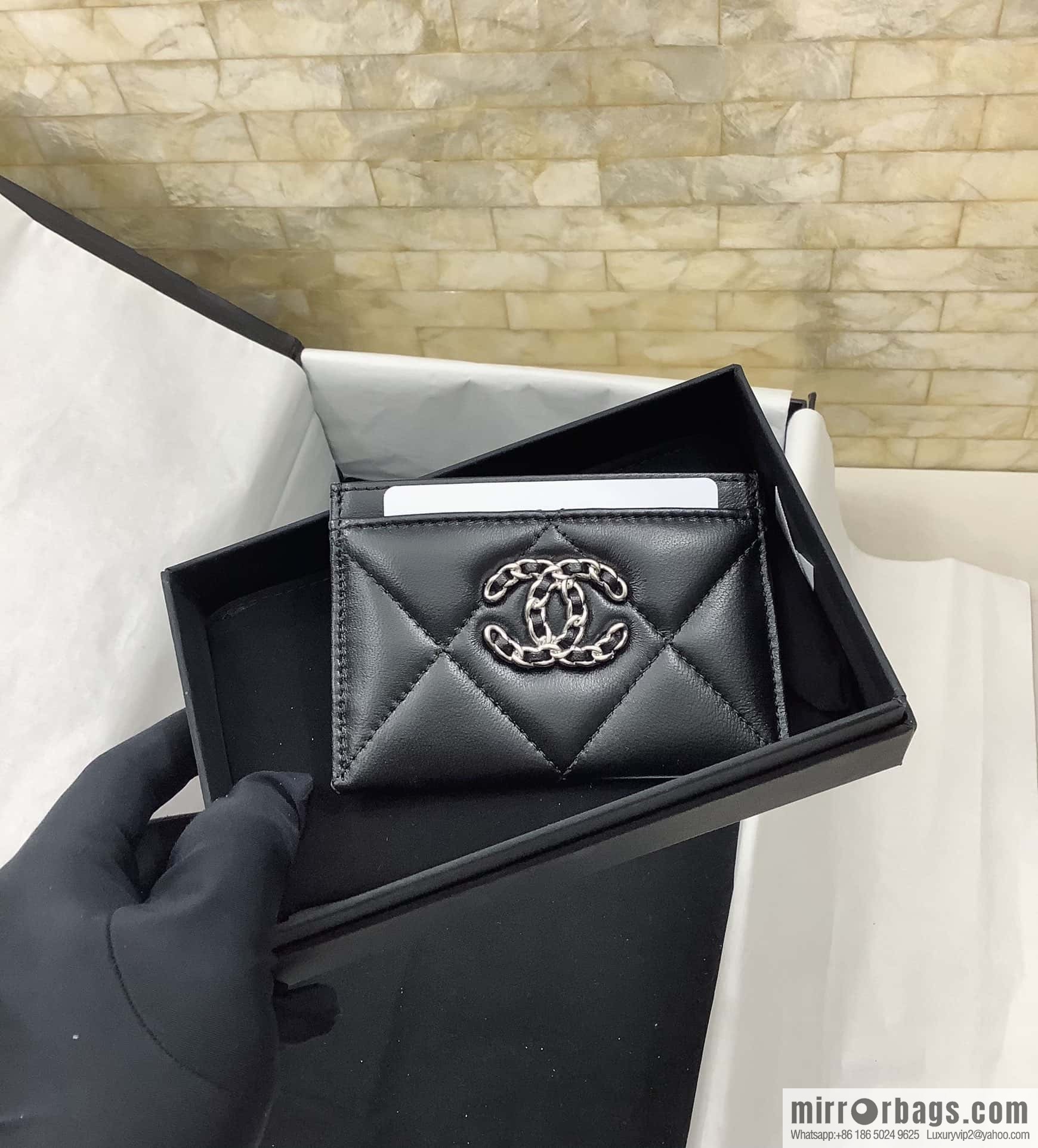 CHANEL classic rhombus 19 sheepskin silver buckle large cc logo card holder AP1167
