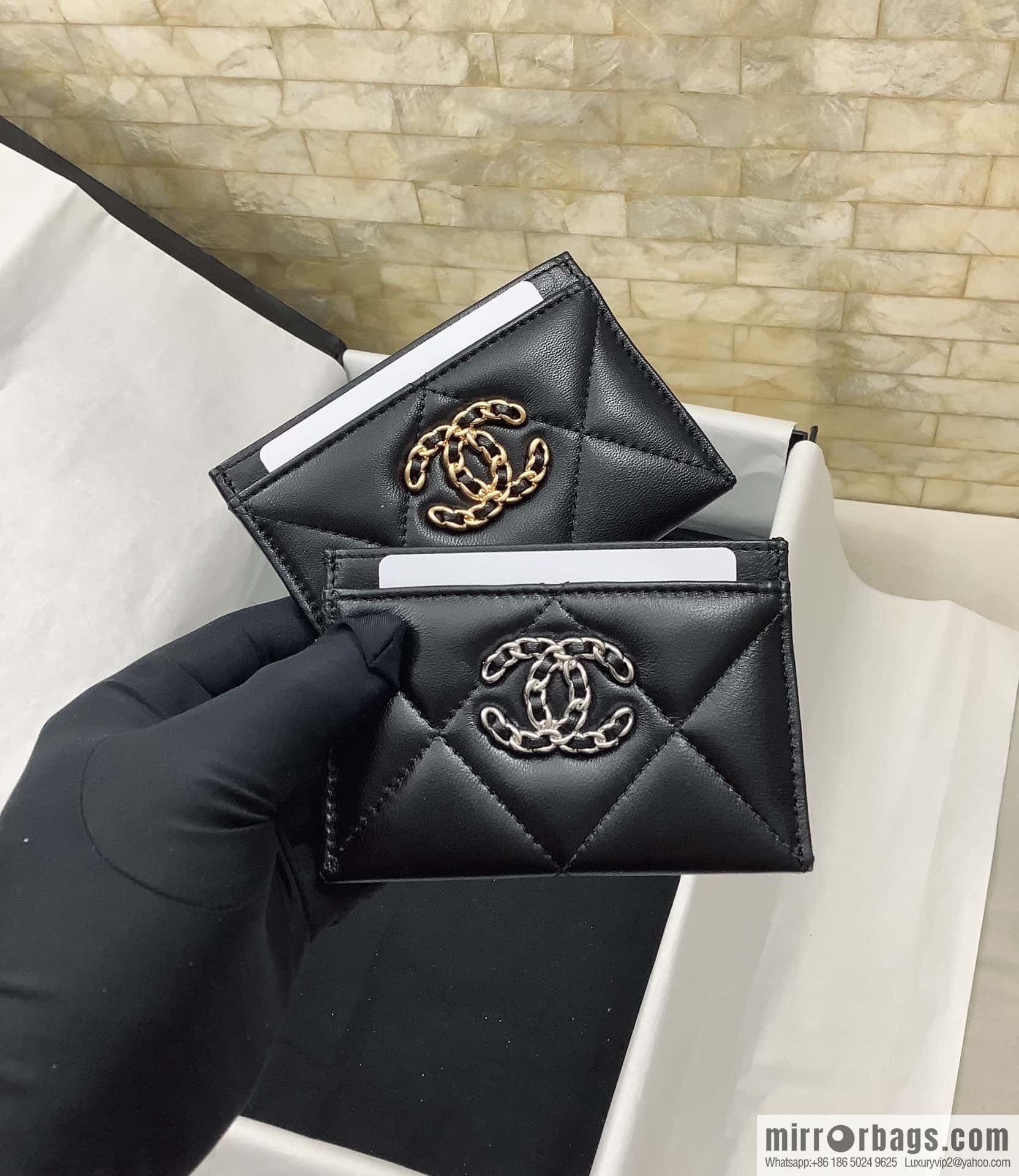 CHANEL classic rhombus 19 sheepskin silver buckle large cc logo card holder AP1167