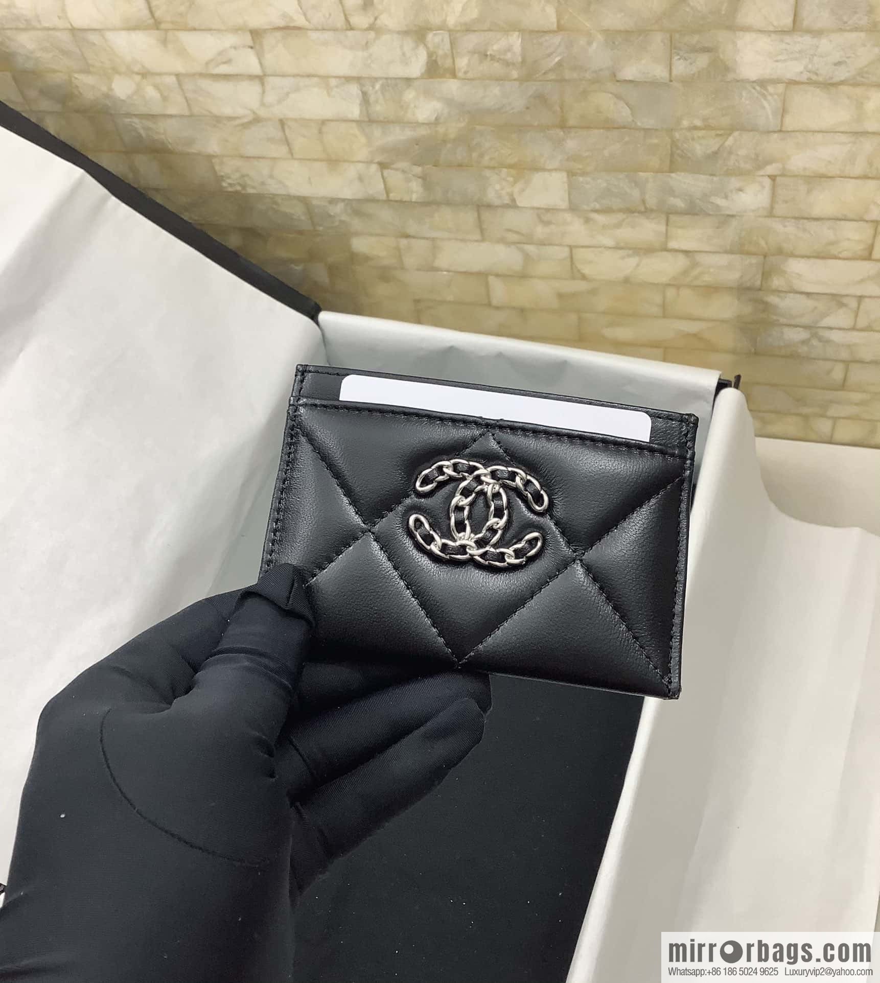 CHANEL classic rhombus 19 sheepskin silver buckle large cc logo card holder AP1167