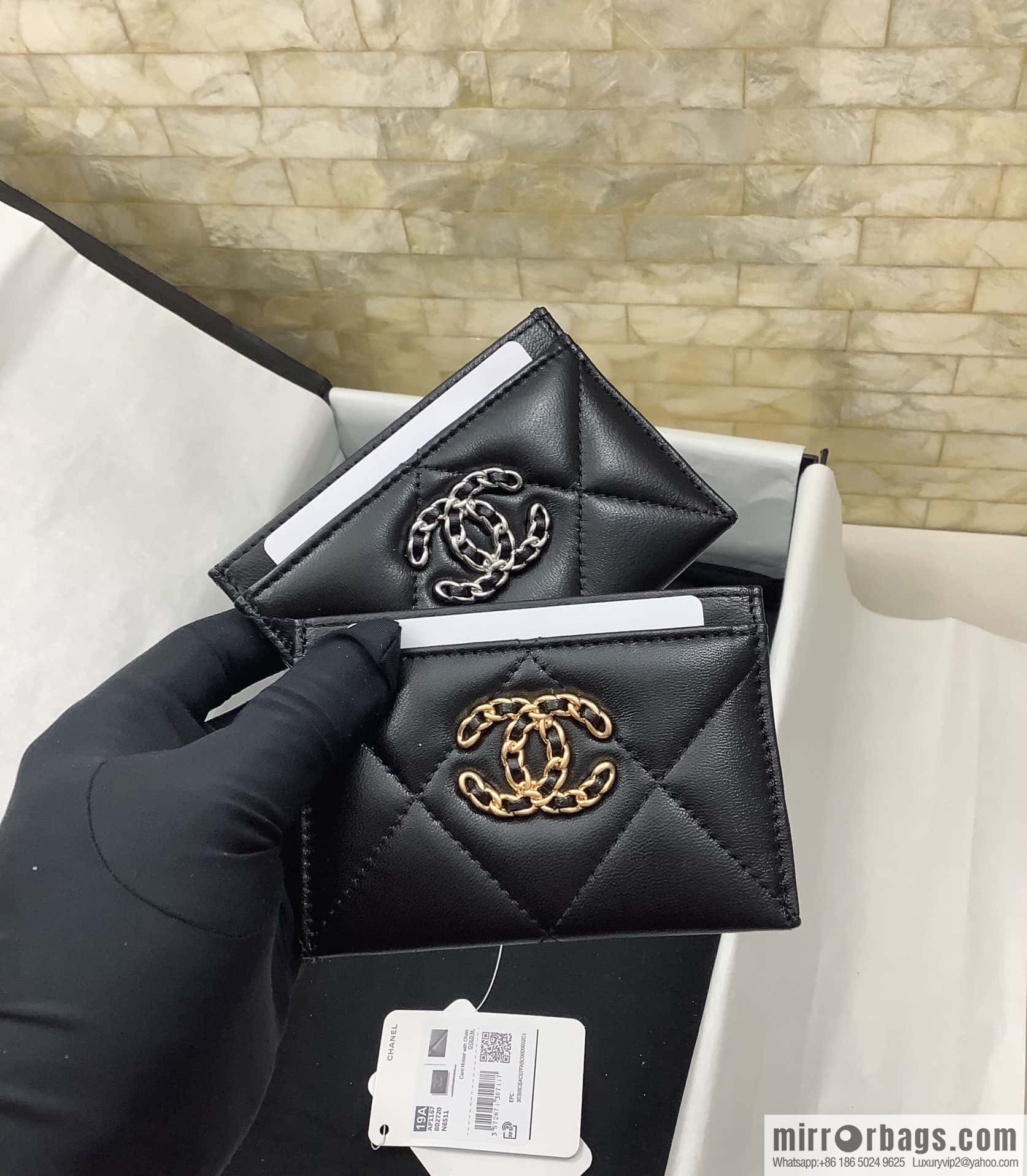 CHANEL classic rhombus 19 sheepskin gold buckle big cc logo card holder AP1167